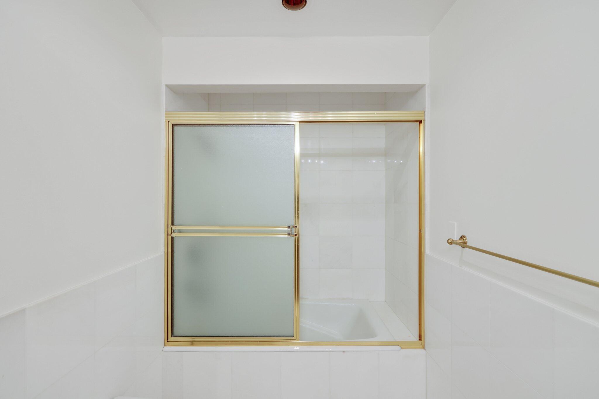 First Guest En-Suite Bathroom