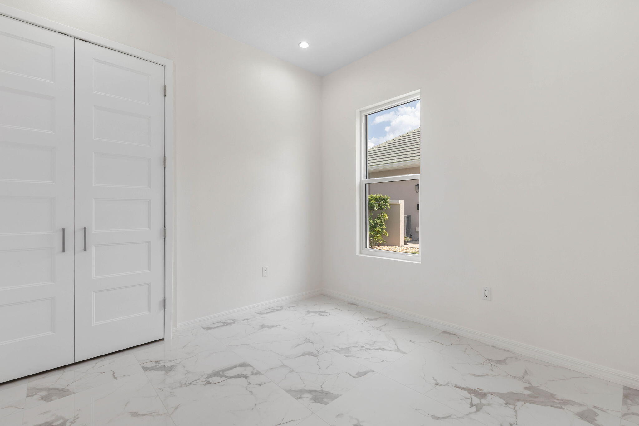 52-web-or-mls-116 Longview Way N-49