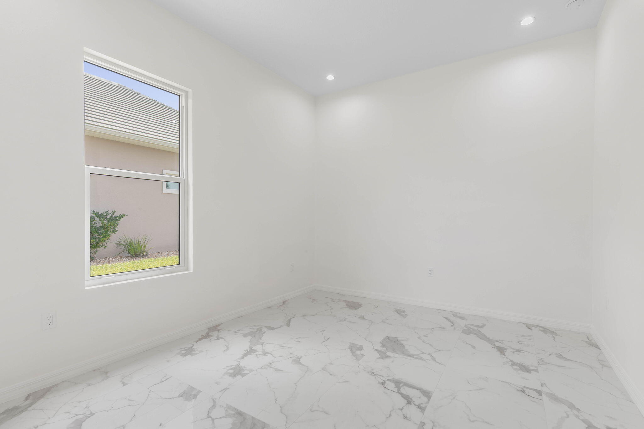 47-web-or-mls-116 Longview Way N-44