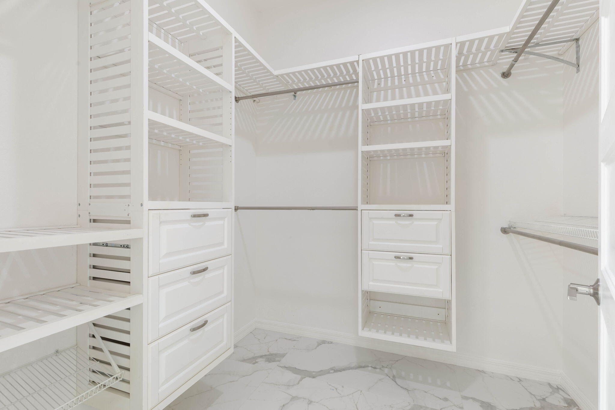 42-web-or-mls-116 Longview Way N-39