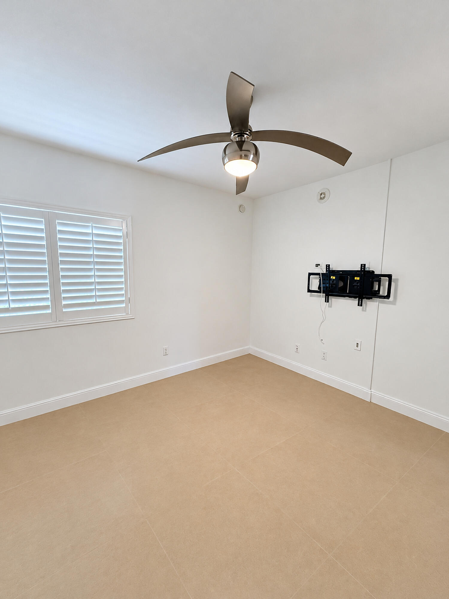 THIRD GUEST BEDROOM