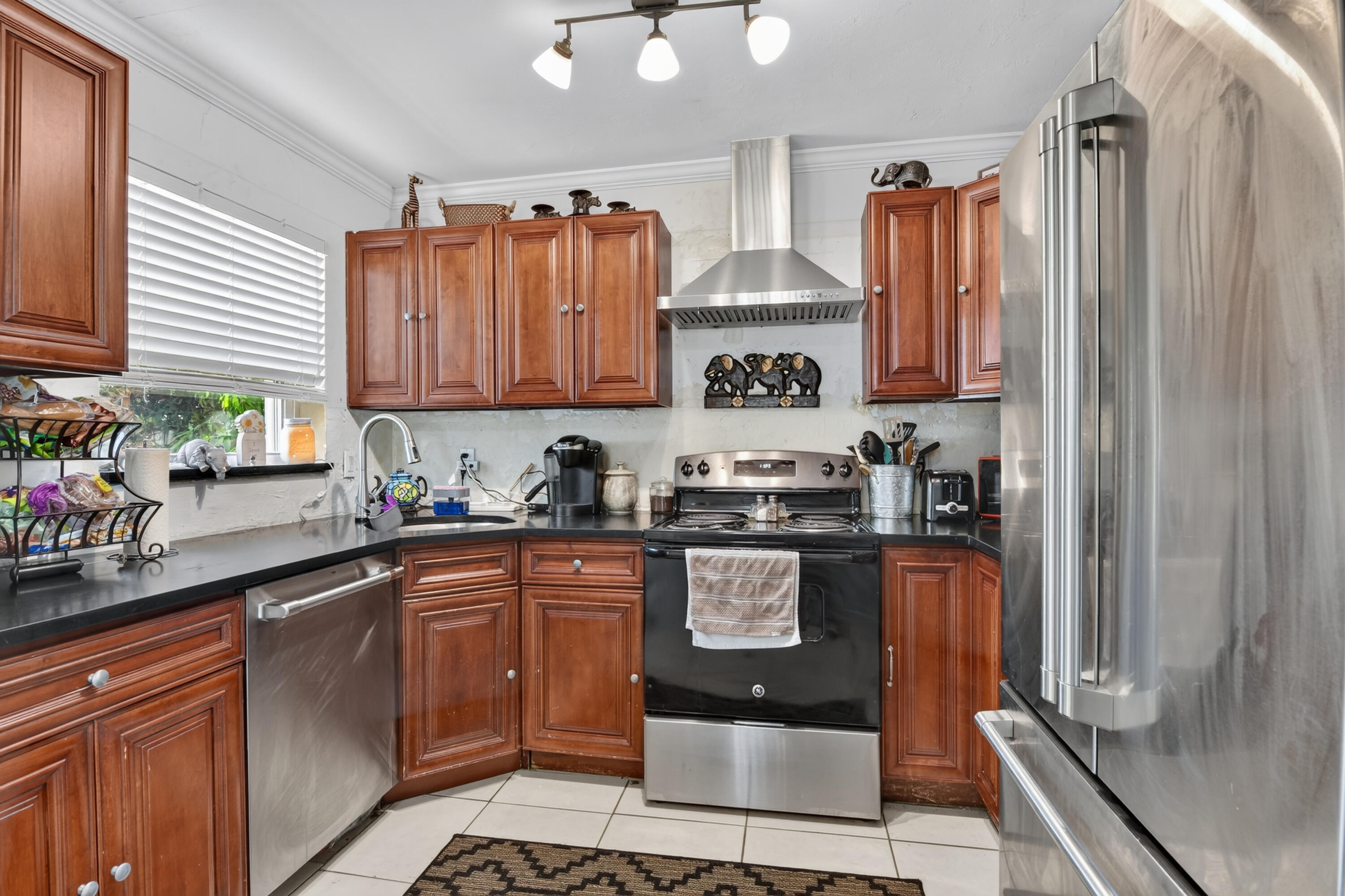 13-1335-Wellington-St-12