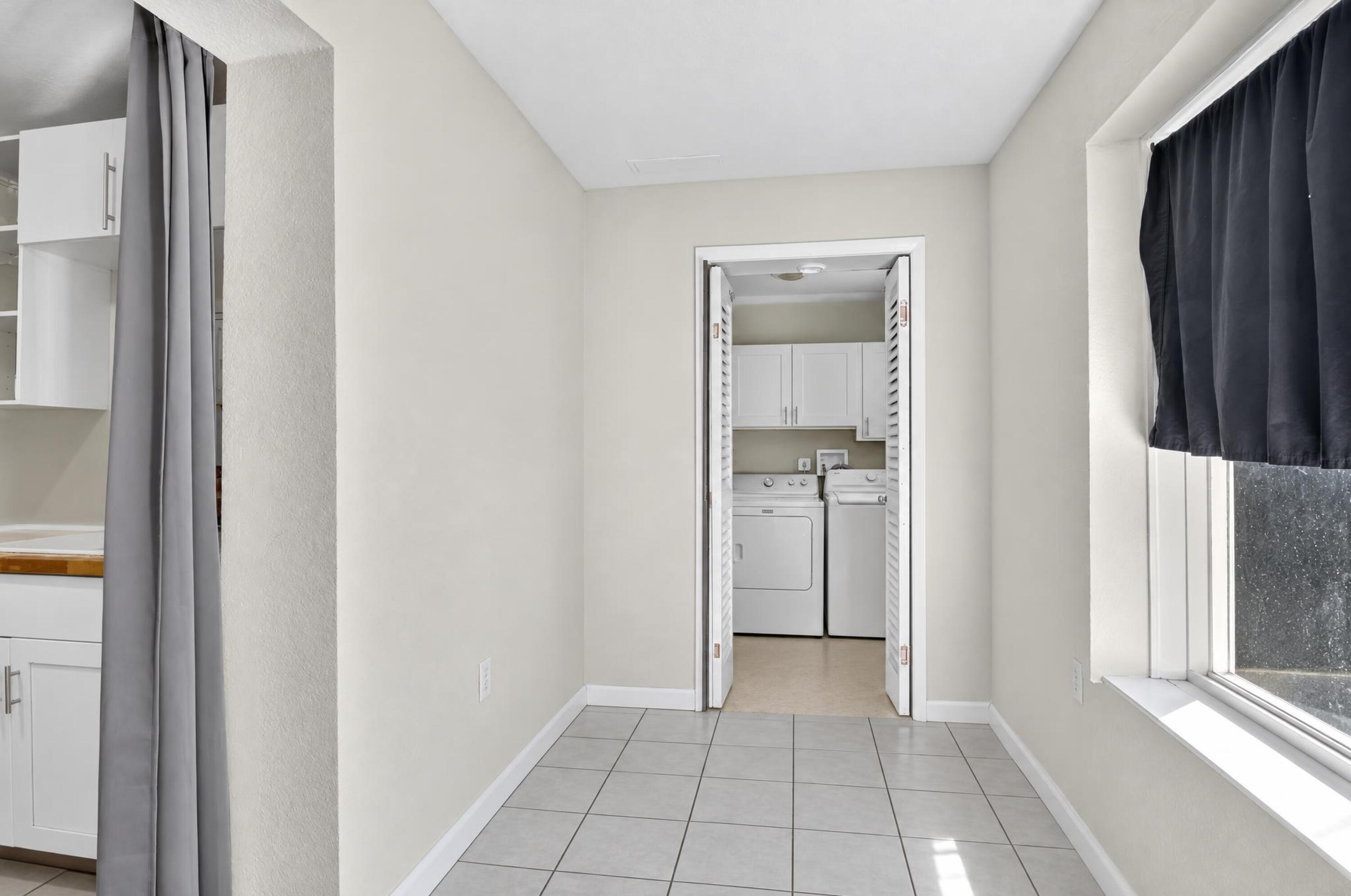 22-1340-Longwood-St-21