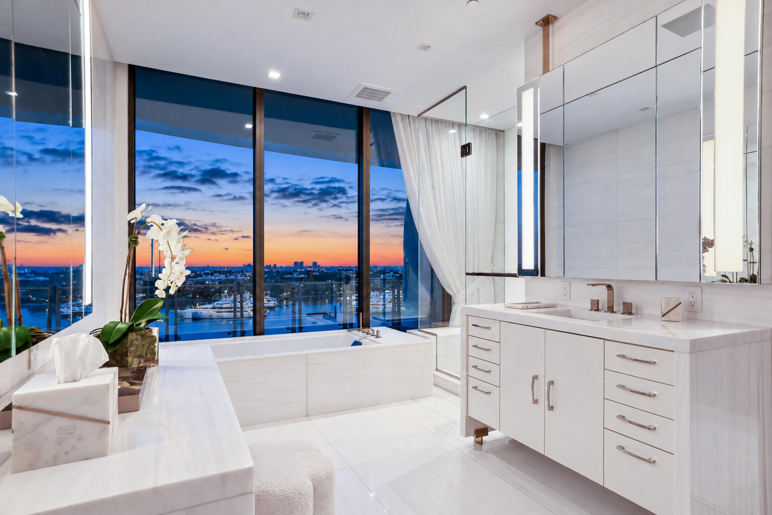 19.1 Bistrol 1101 - Primary Bathroom 1 T