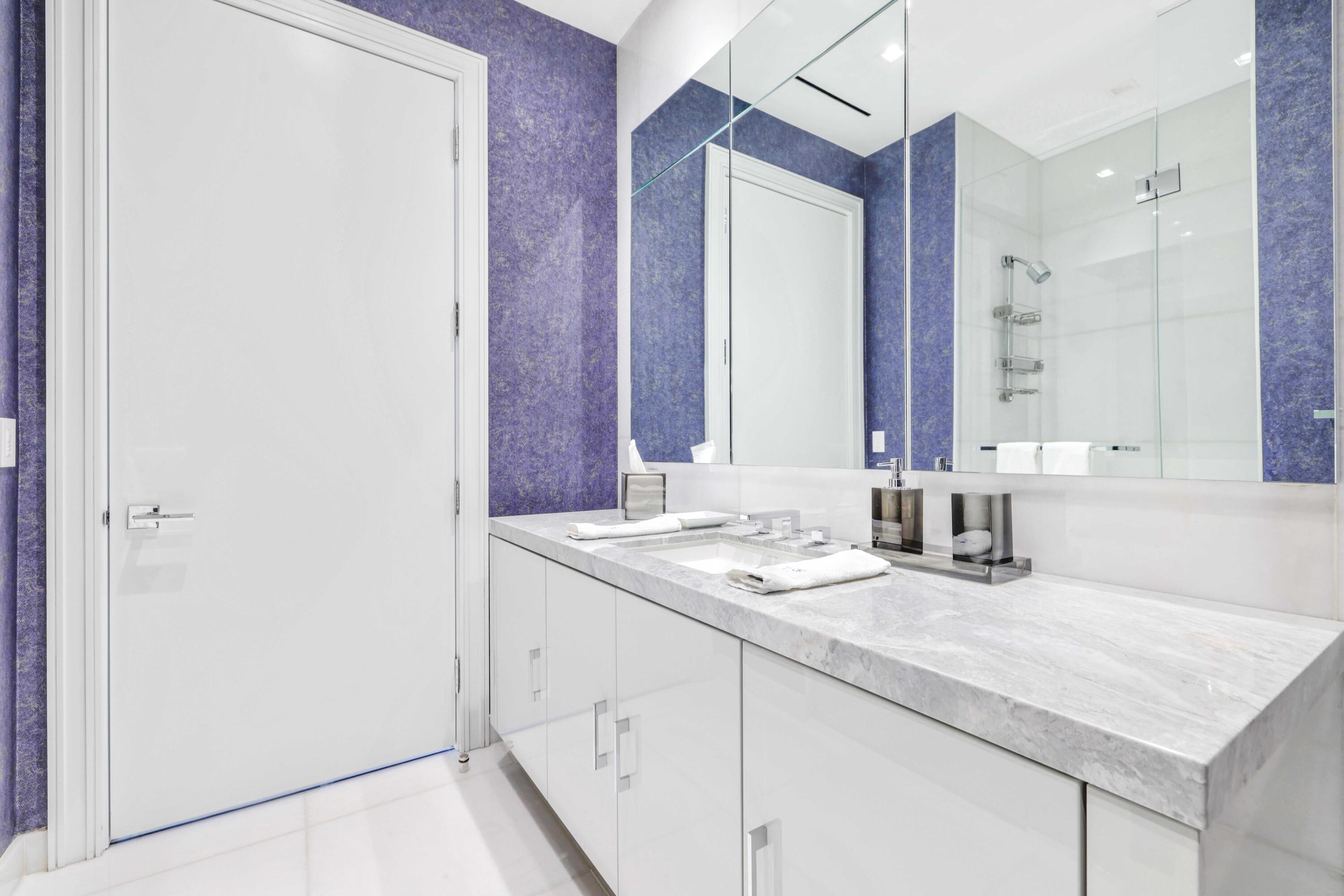 25 Bistrol 1101 - Guest Bathroom 1