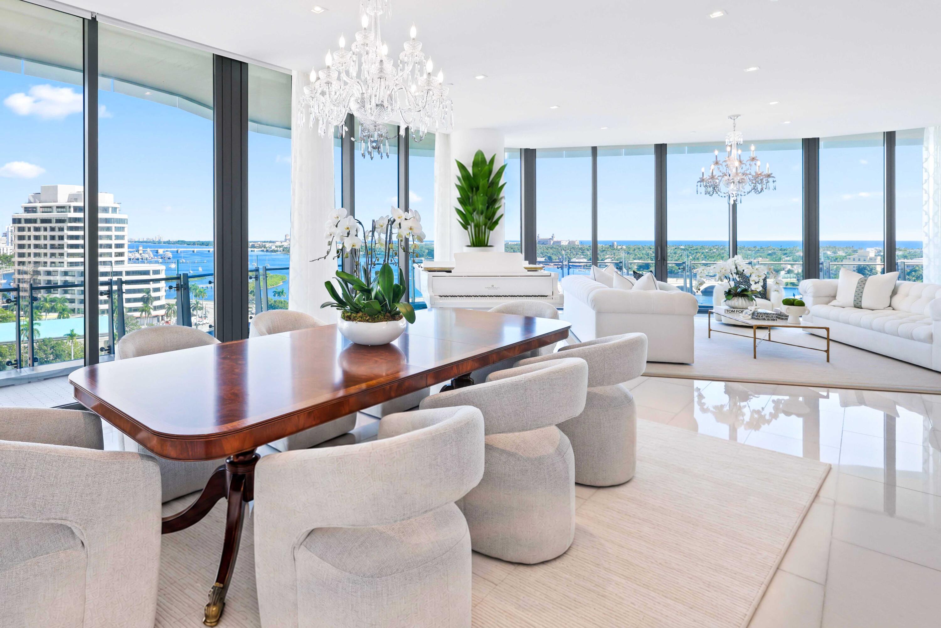 6 Bistrol 1101 - Dining Living Room