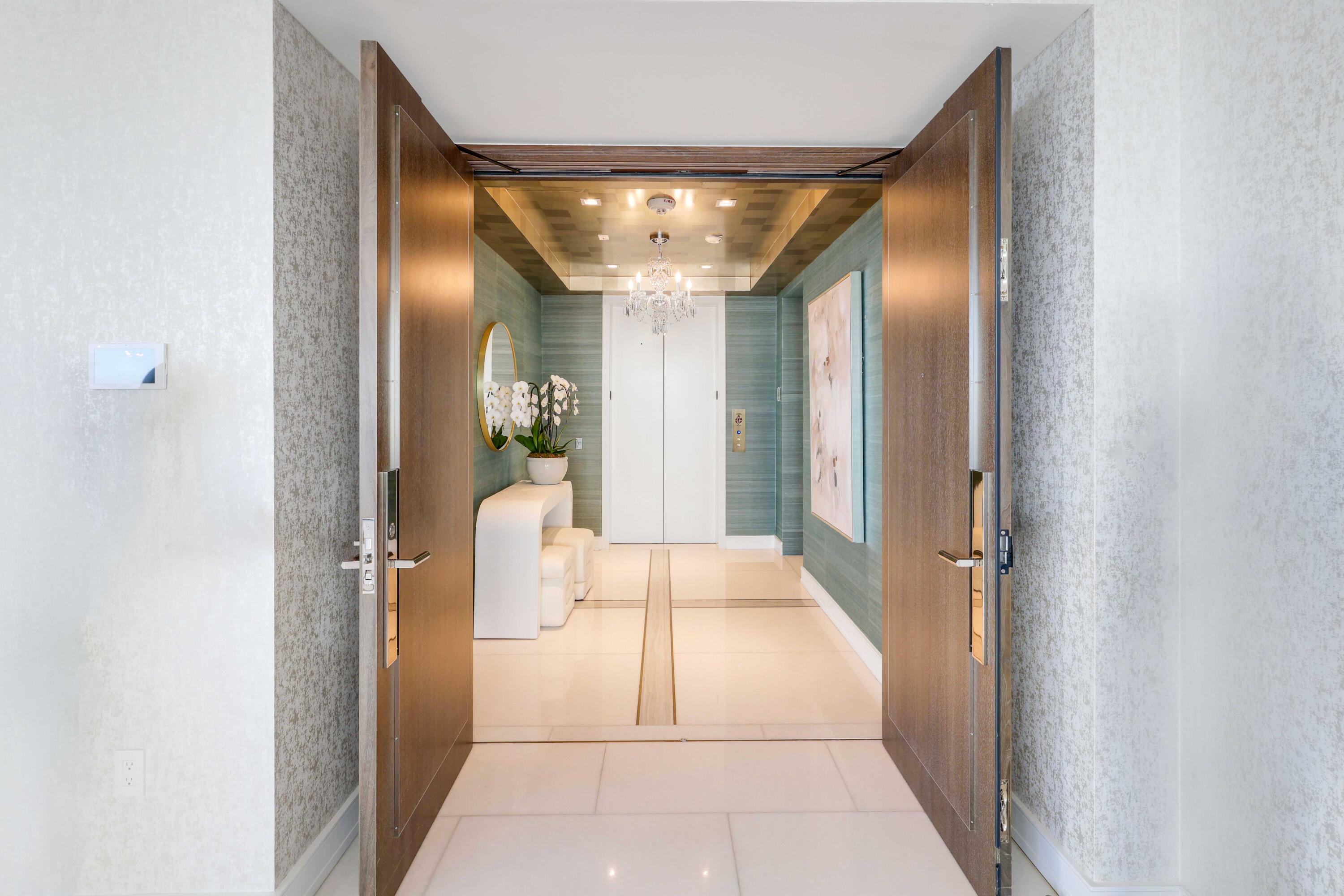 32 Bistrol 1101 - Elevator Foyer