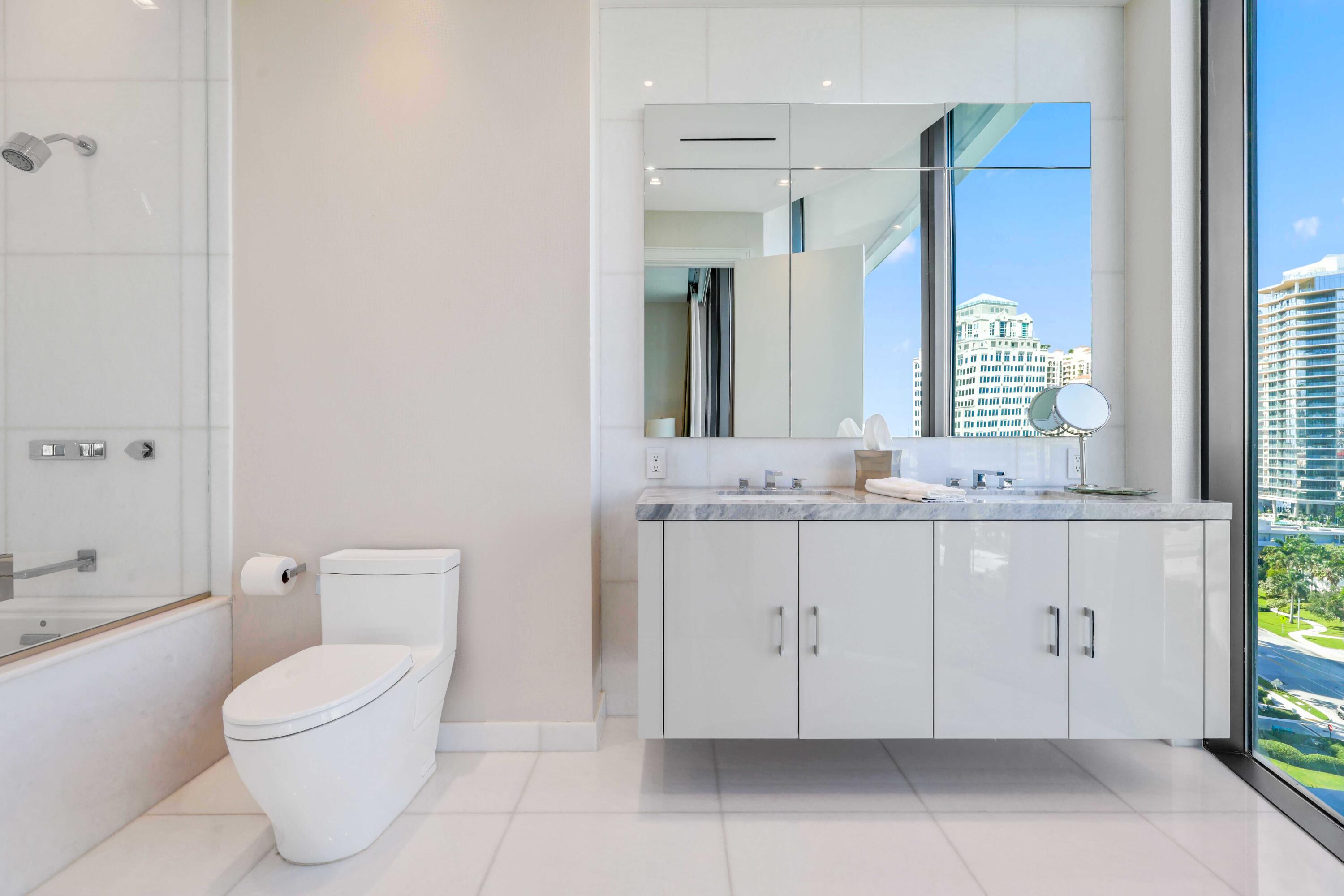 29 Bistrol 1101 - Guest Bathroom 3