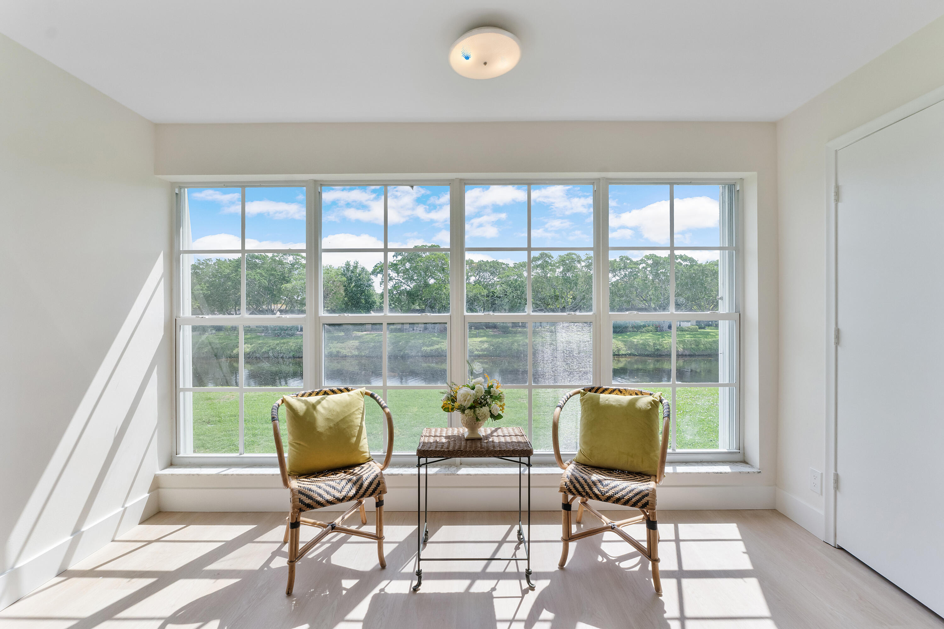 Living Room overlooking navigable canal Living Room overlooking navigable canal