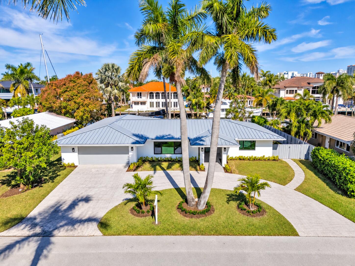 Luxury Tropical Waterfront Home Luxury Tropical Waterfront Home