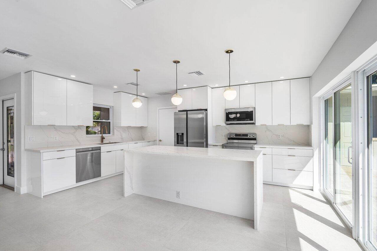 010-46Southwest9thAvenue-BocaRaton-FL-33