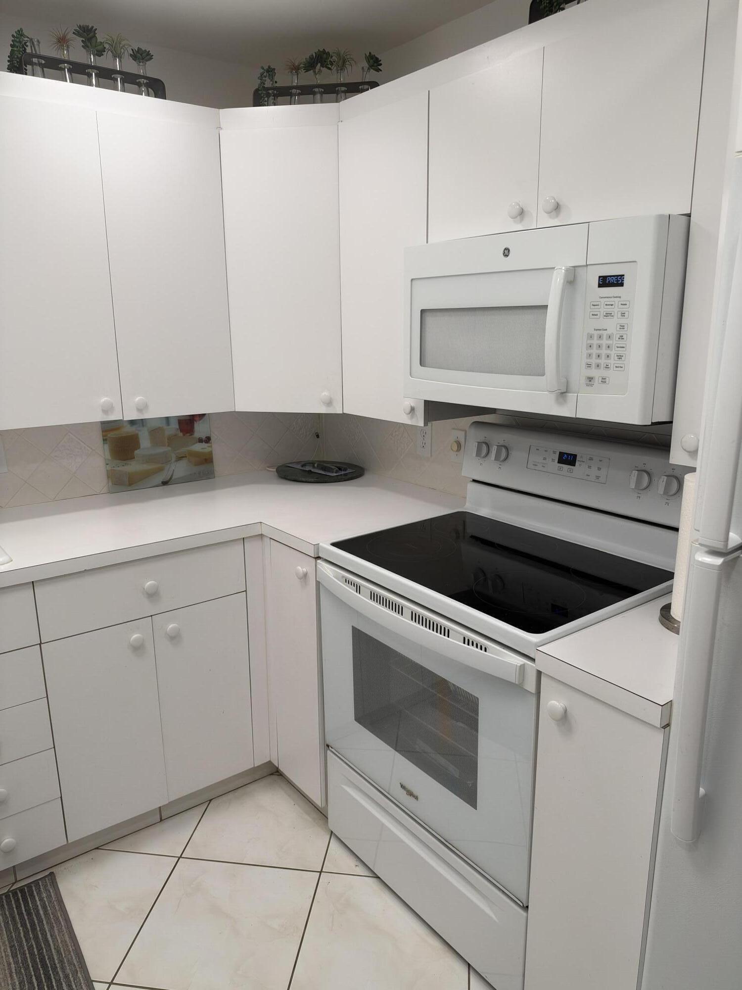 4046 Ainslie C-kitchen2 4046 Ainslie C-kitchen2