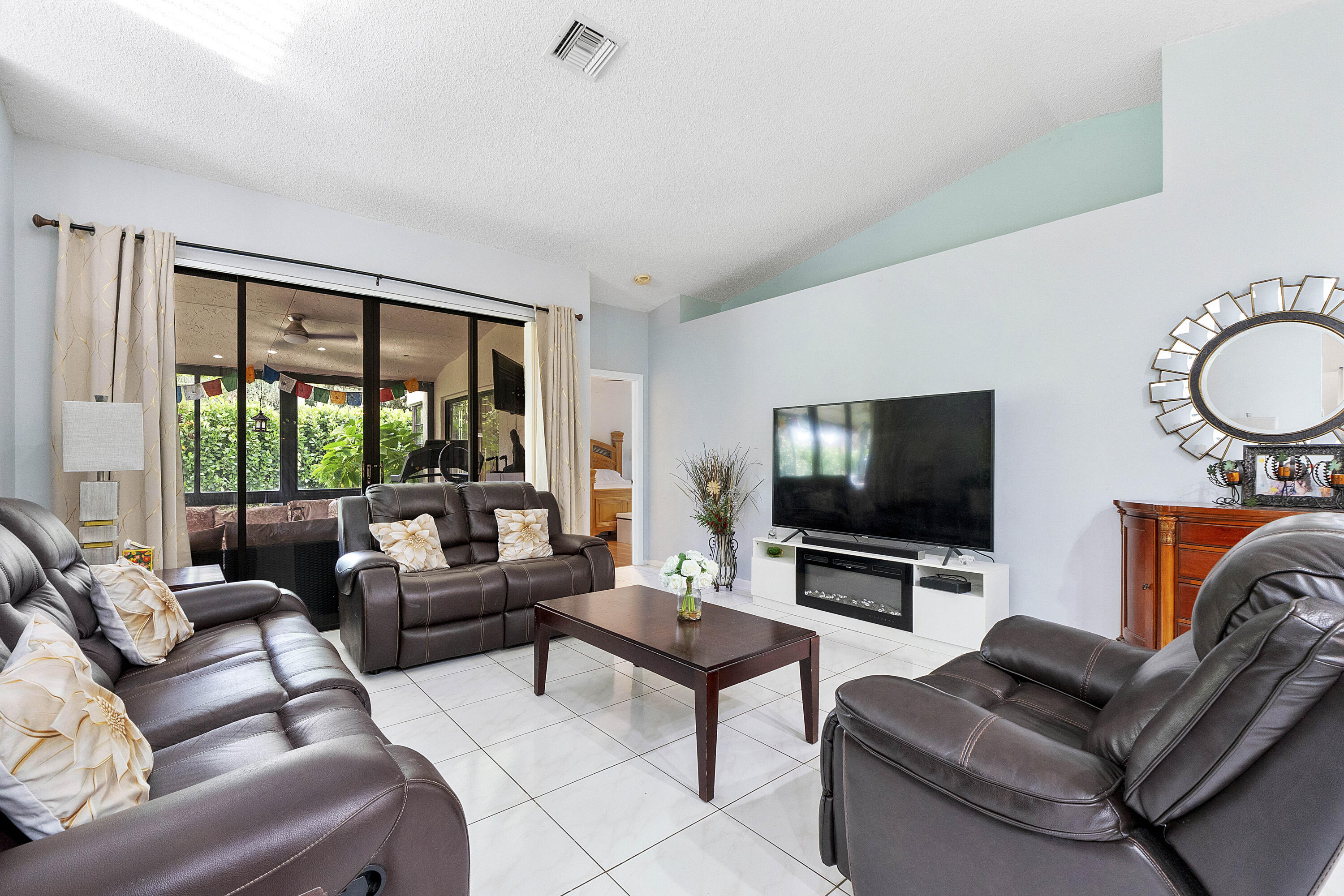 8521 Leeway Ln_017