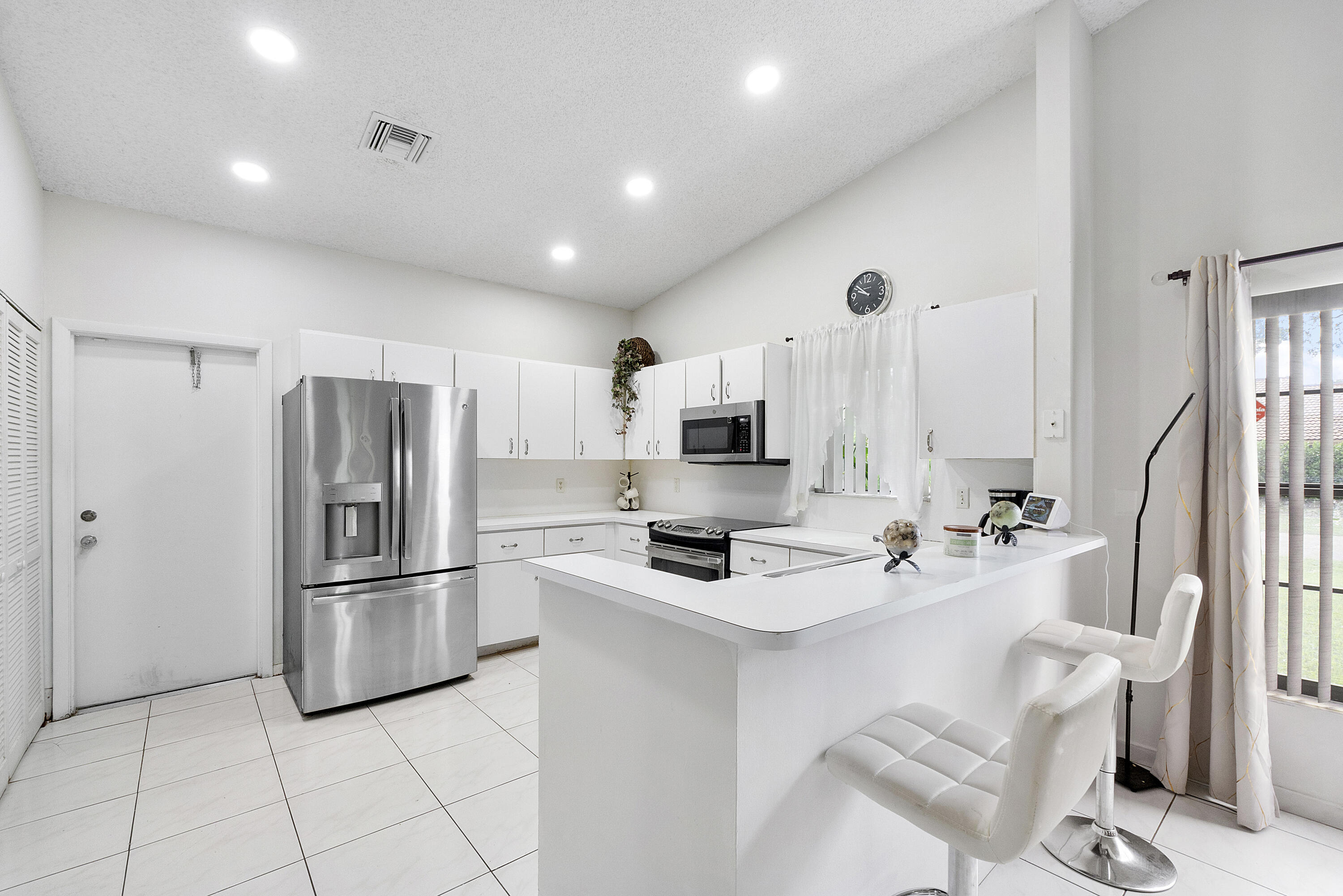 8521 Leeway Ln_021