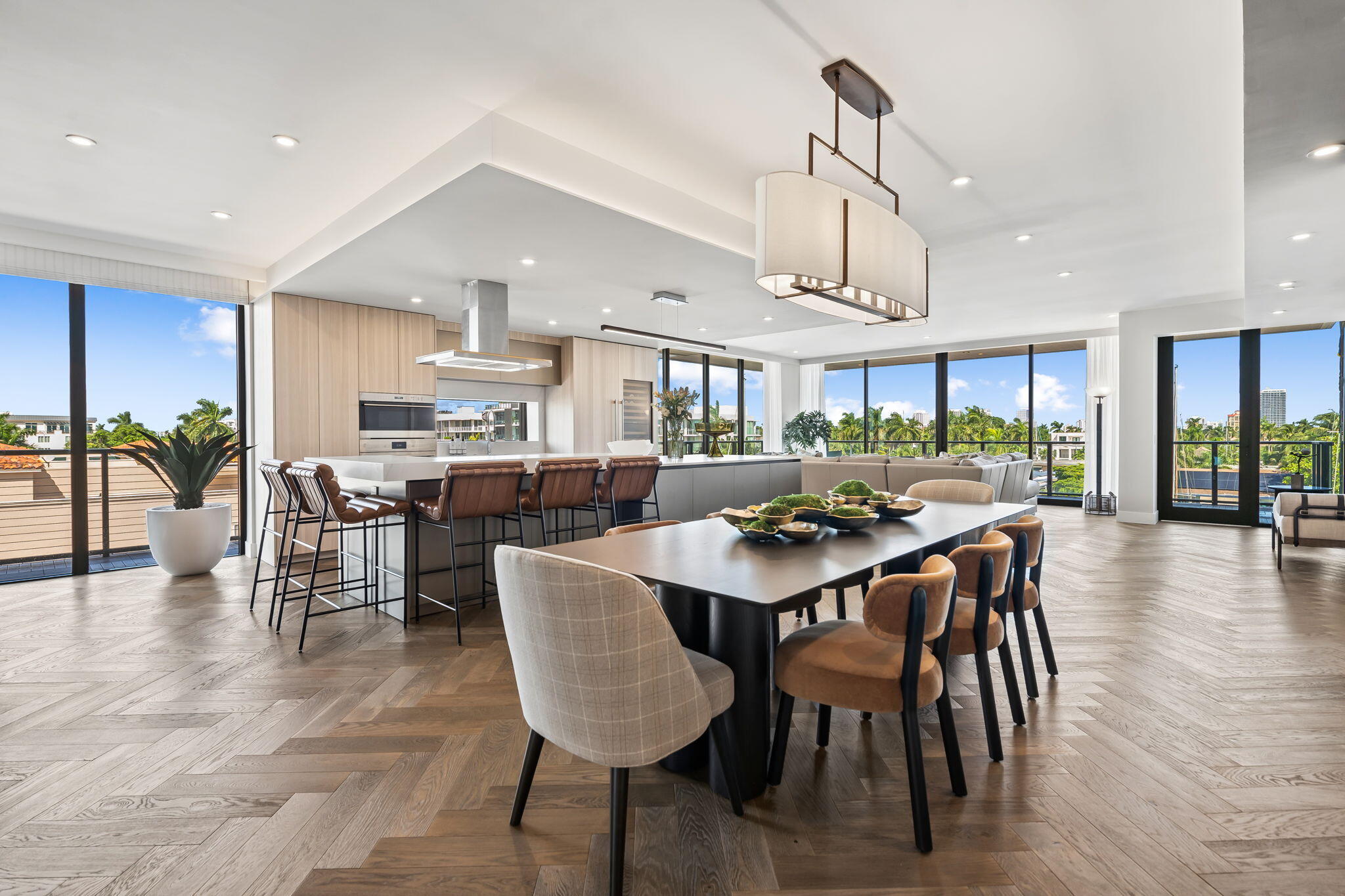 Dining on Duchateau Flooring Dining on Duchateau Flooring