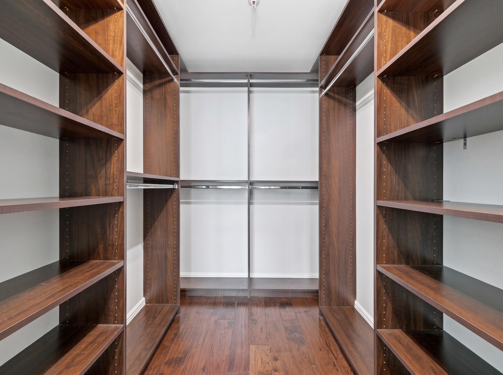 25_big closet