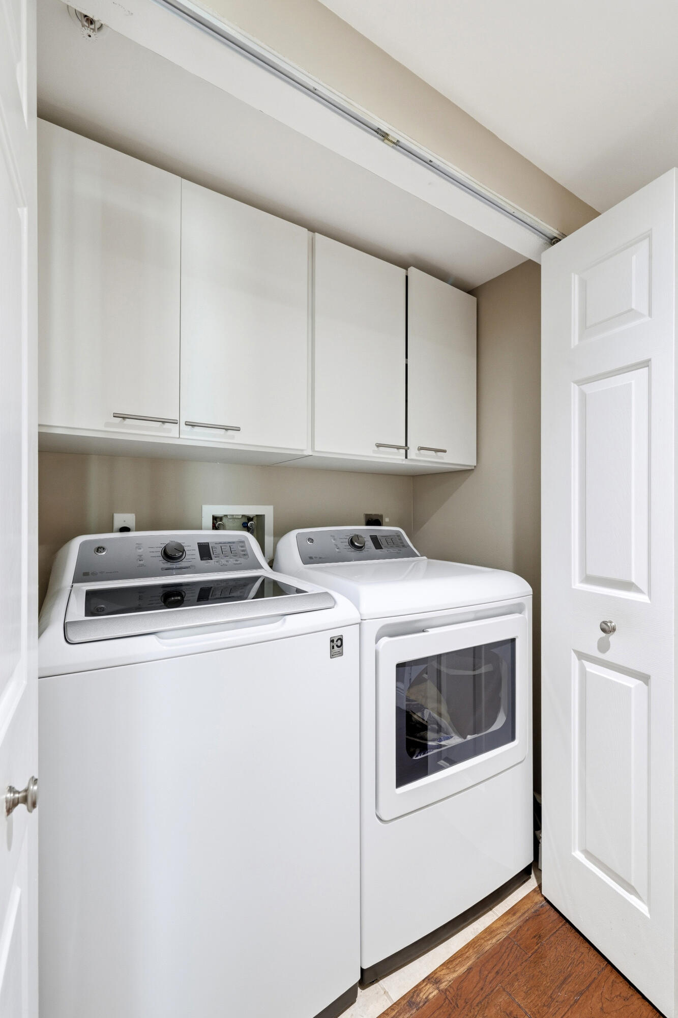 Washer Dryer in unit