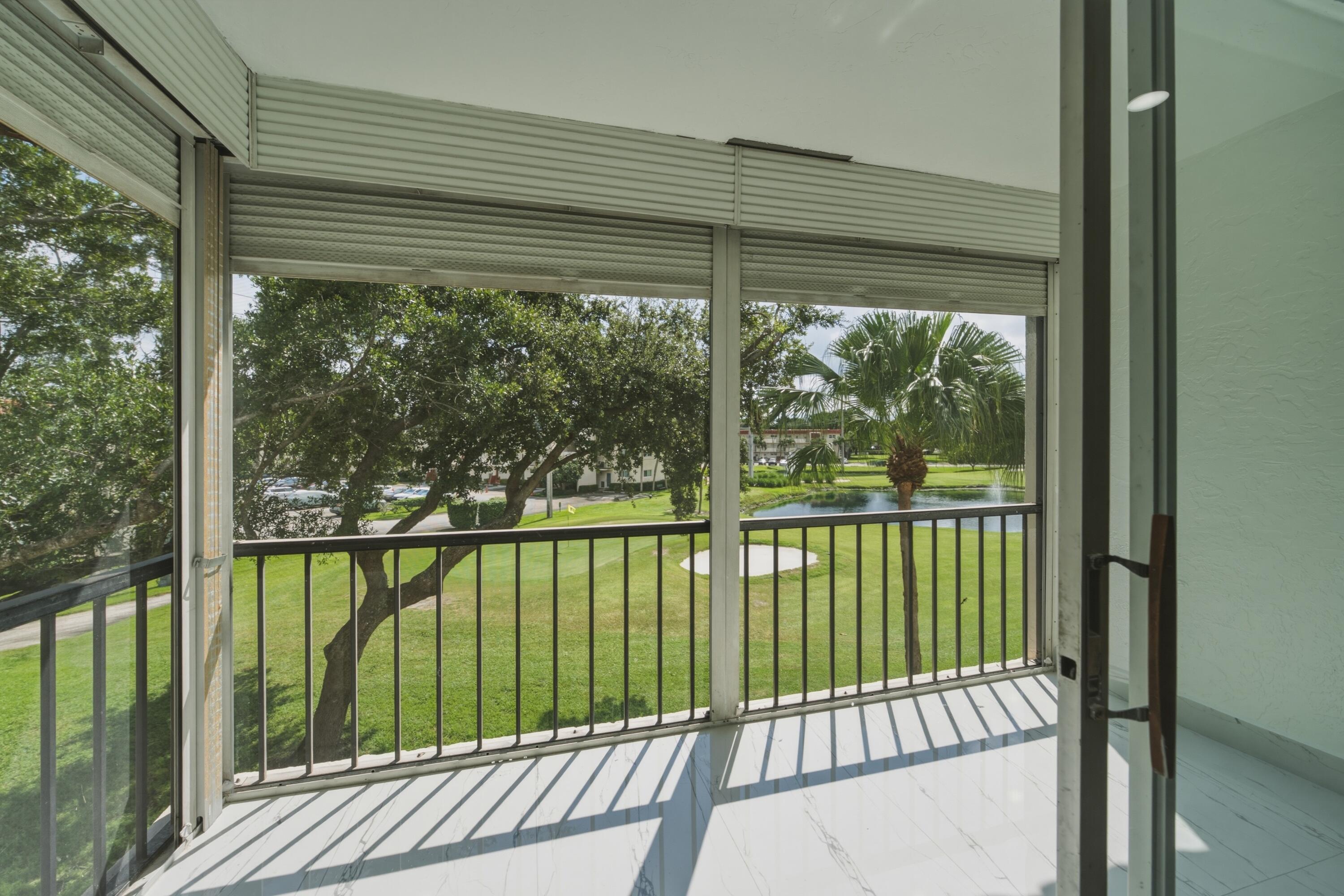 17. Balcony Right