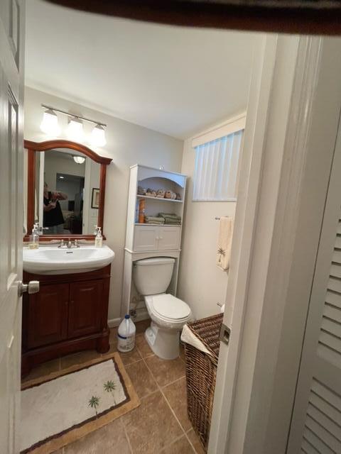 Guest 1/2 bath