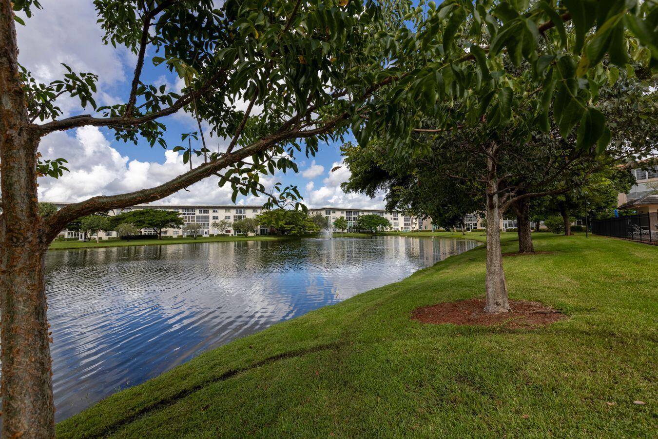 Peaceful Lake view from Screened in Patio