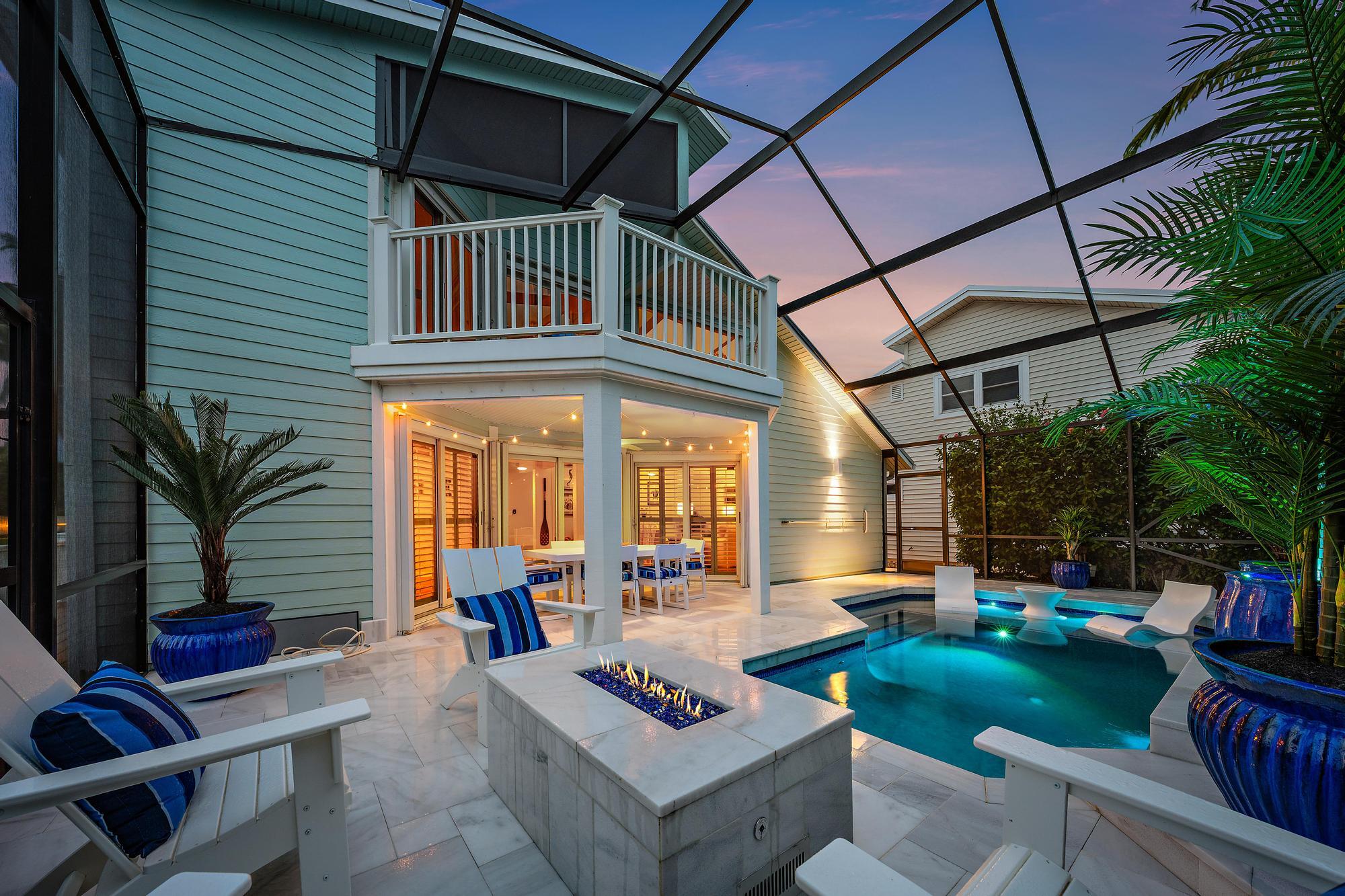Screened in Pool & Back Exterior