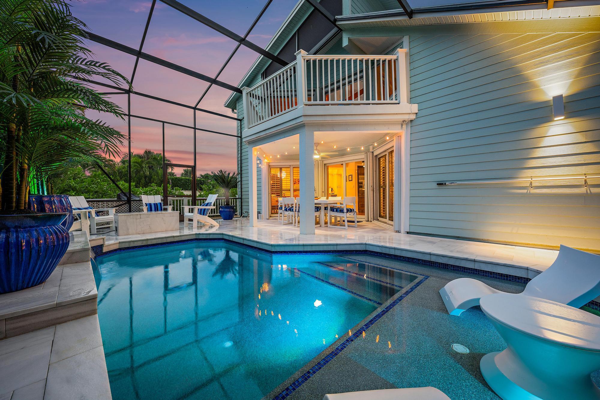 Screened in Pool & Back Exterior