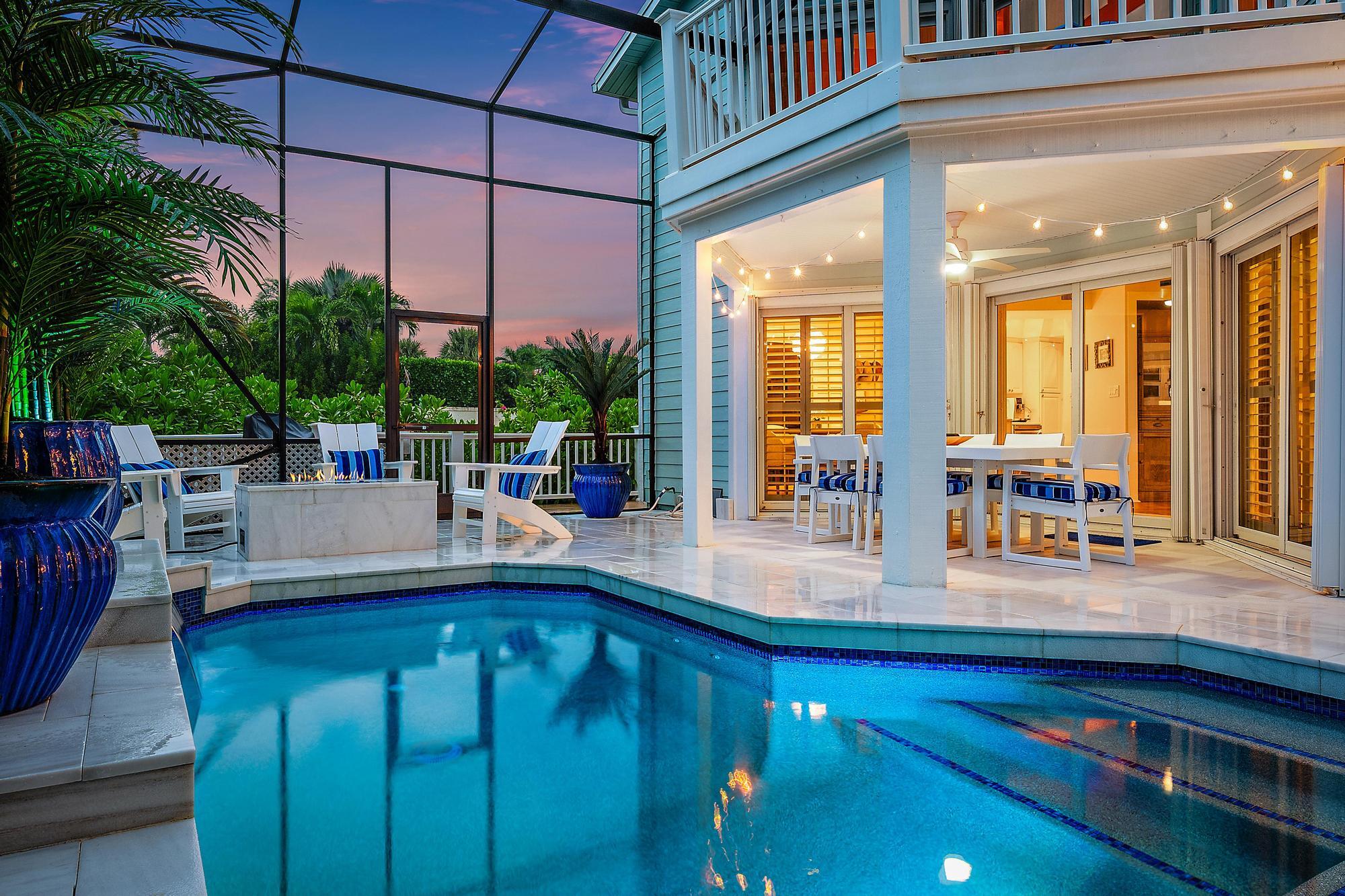 Screened in Pool & Back Exterior