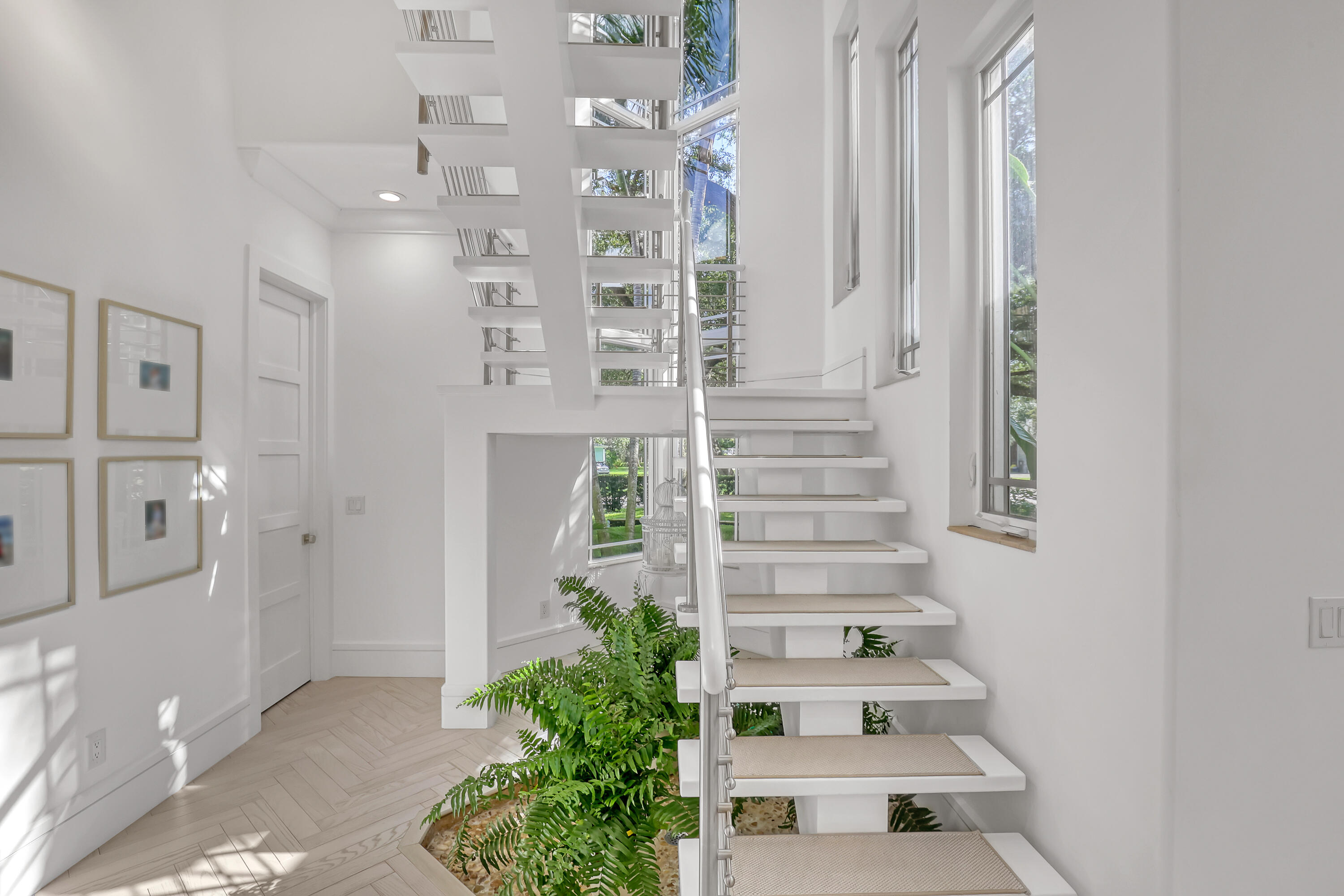 2338 Flamingo (38)