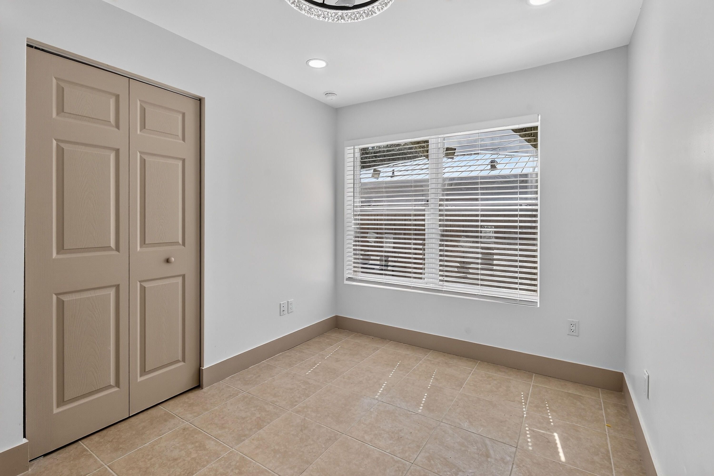 5419SpruceAve(12)