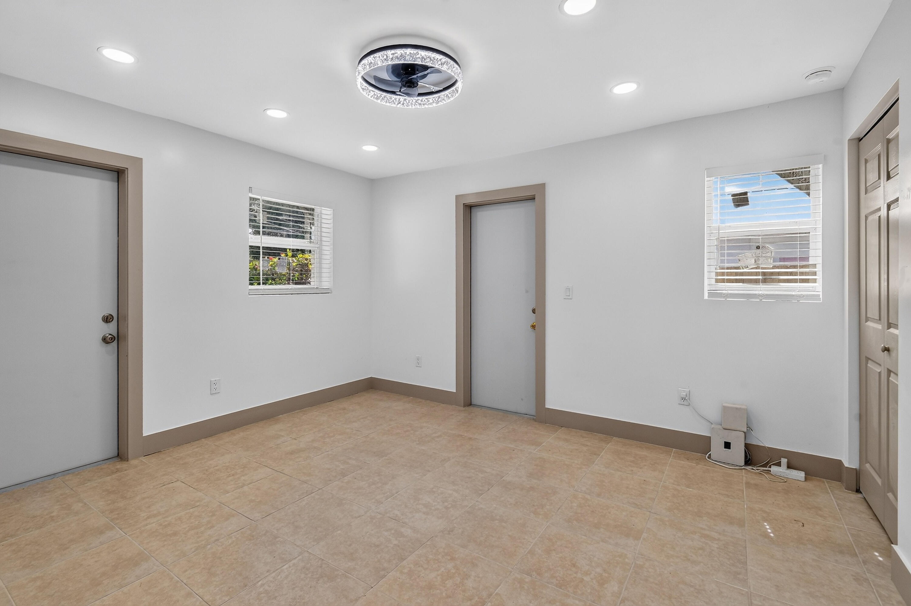 5419SpruceAve(8) 5419SpruceAve(8)