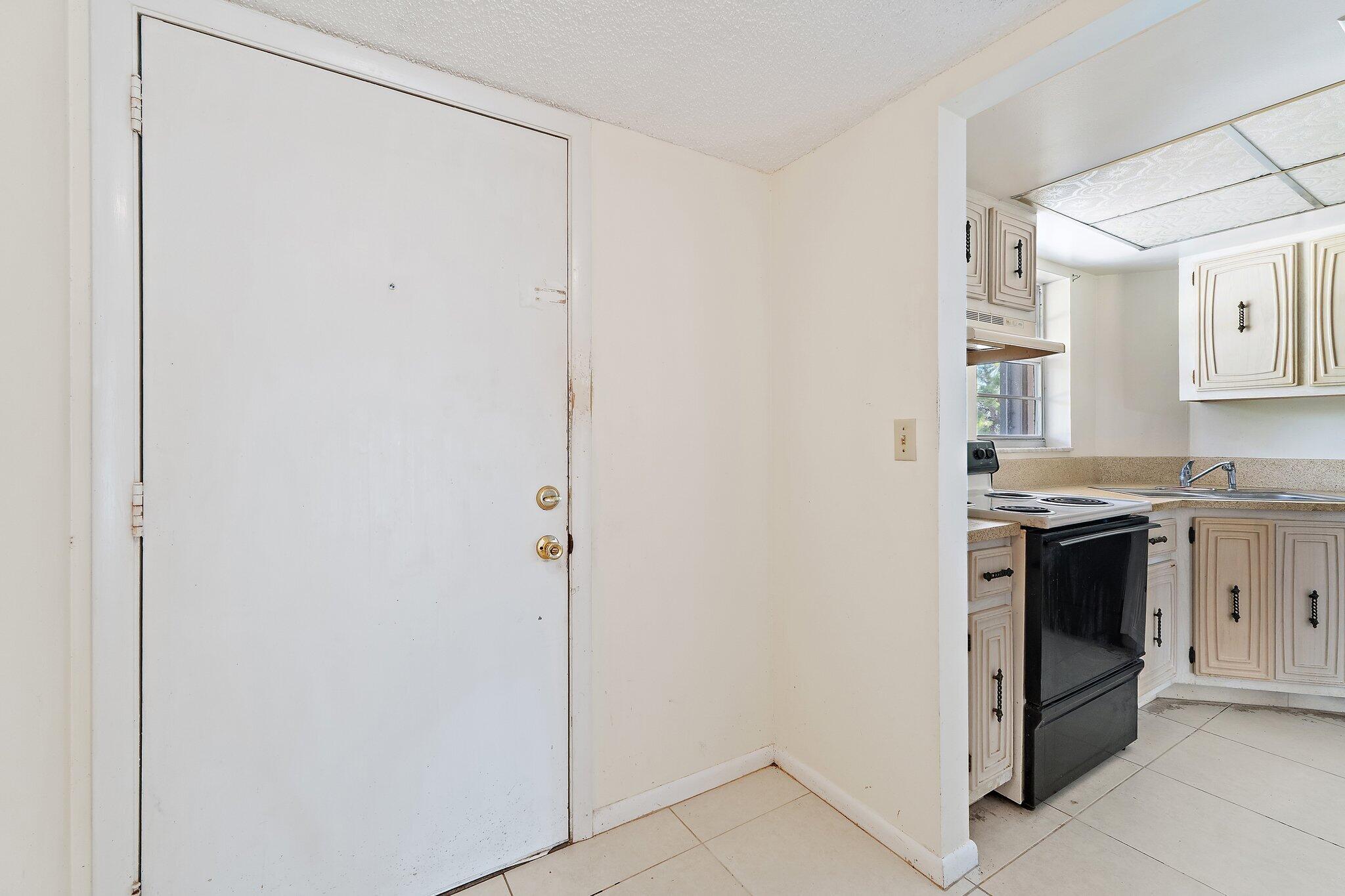 016-18081SECountryClubDr-Jupiter-SMALL