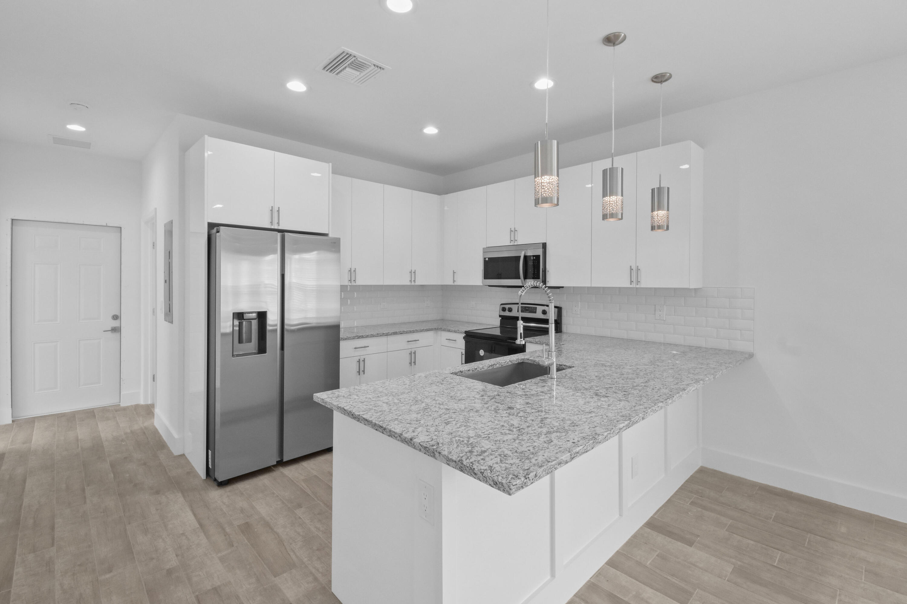 3804GreenwoodAve(12) 3804GreenwoodAve(12)
