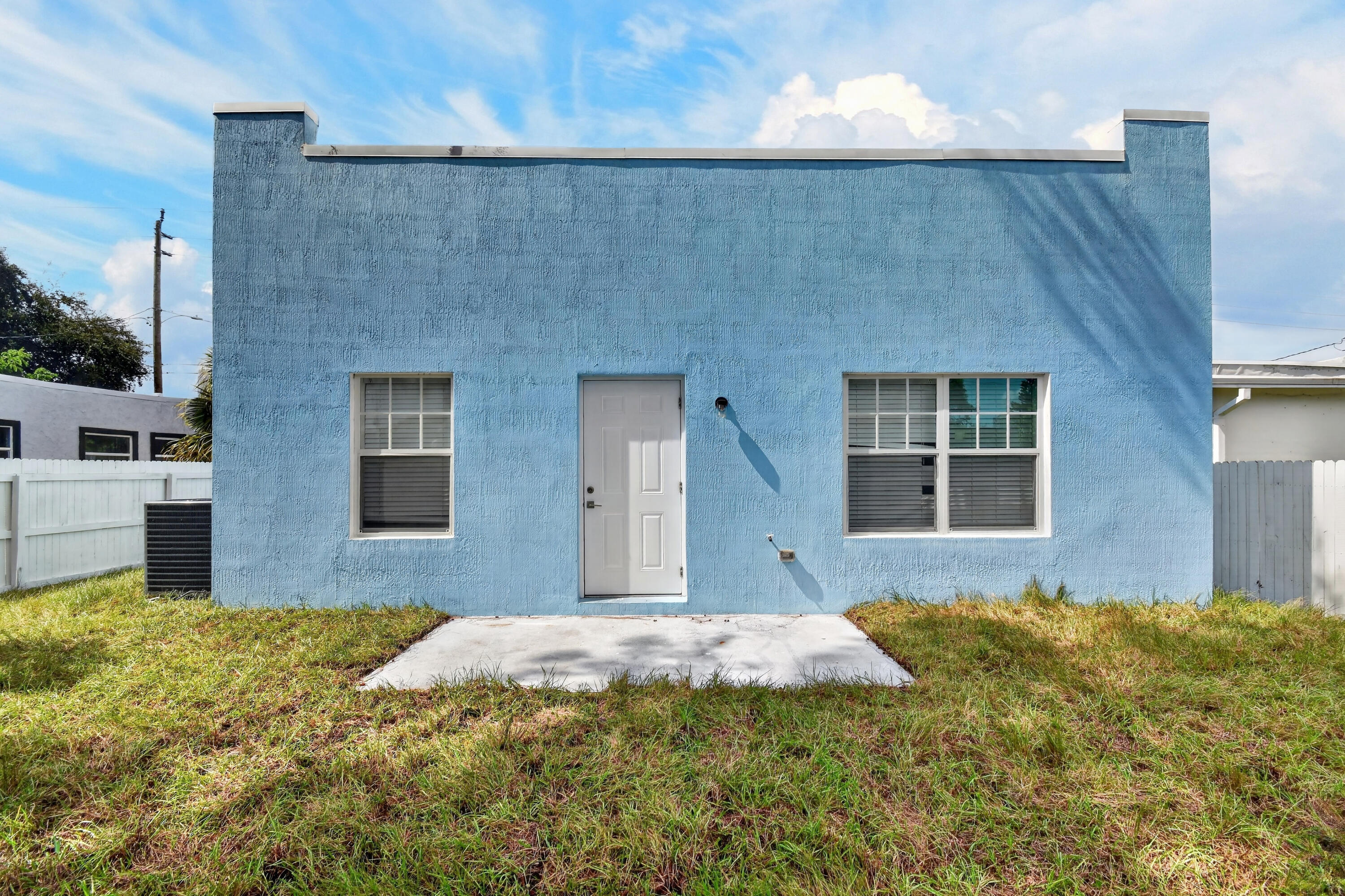 3804GreenwoodAveExteriors2026(9)