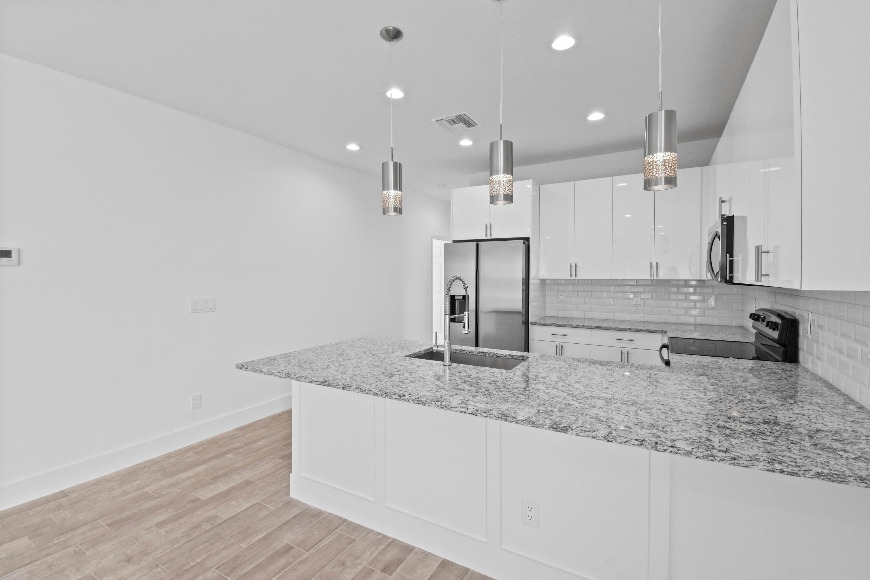 3804GreenwoodAve(11) 3804GreenwoodAve(11)