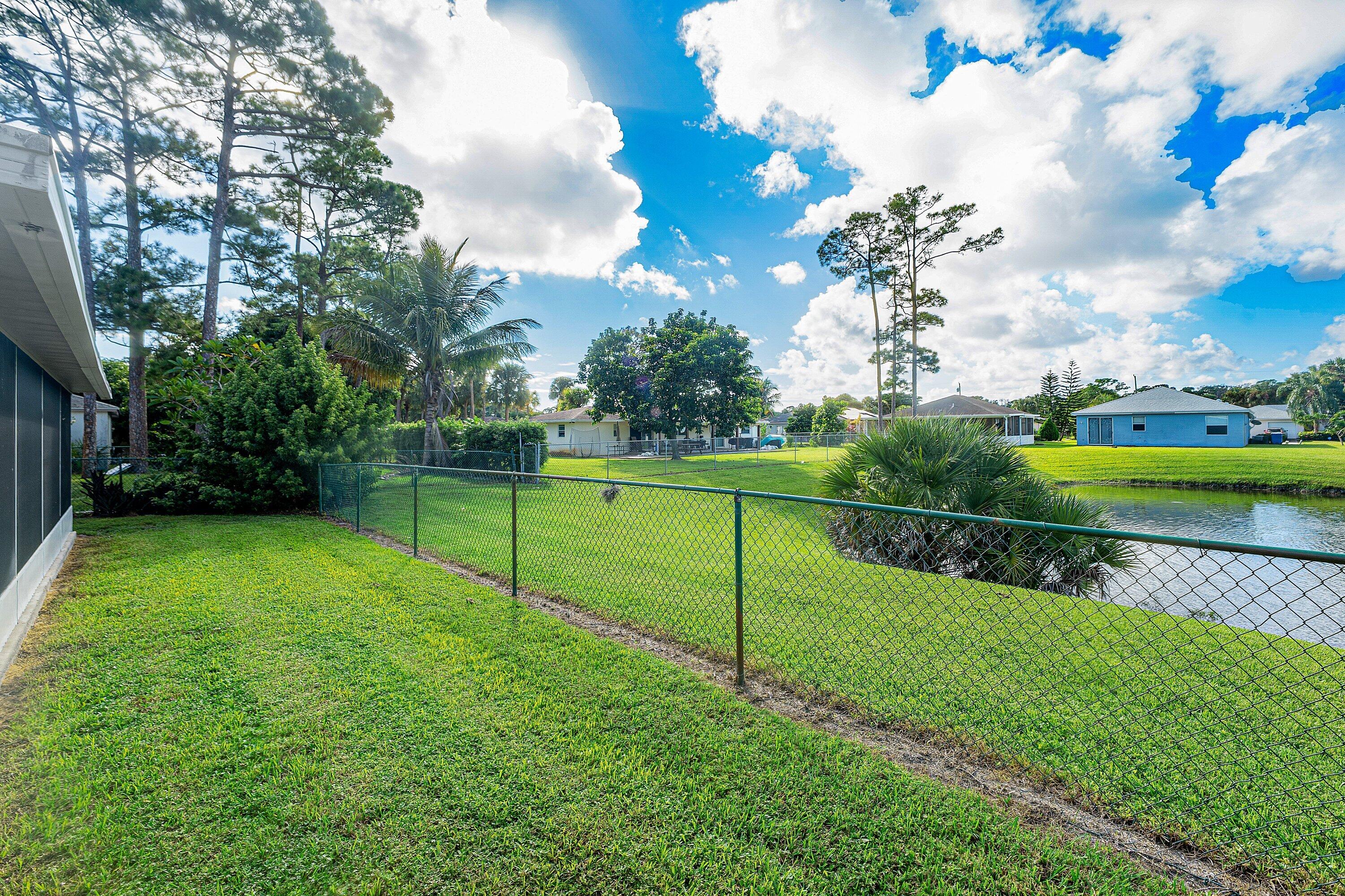 026-5427ClubCircle-Haverhill-FL-33415-SM