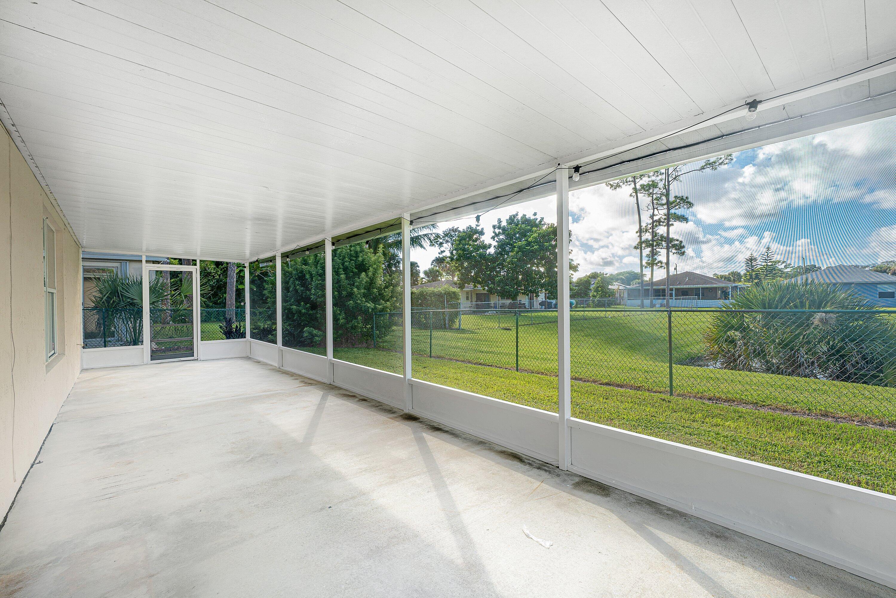 023-5427ClubCircle-Haverhill-FL-33415-SM