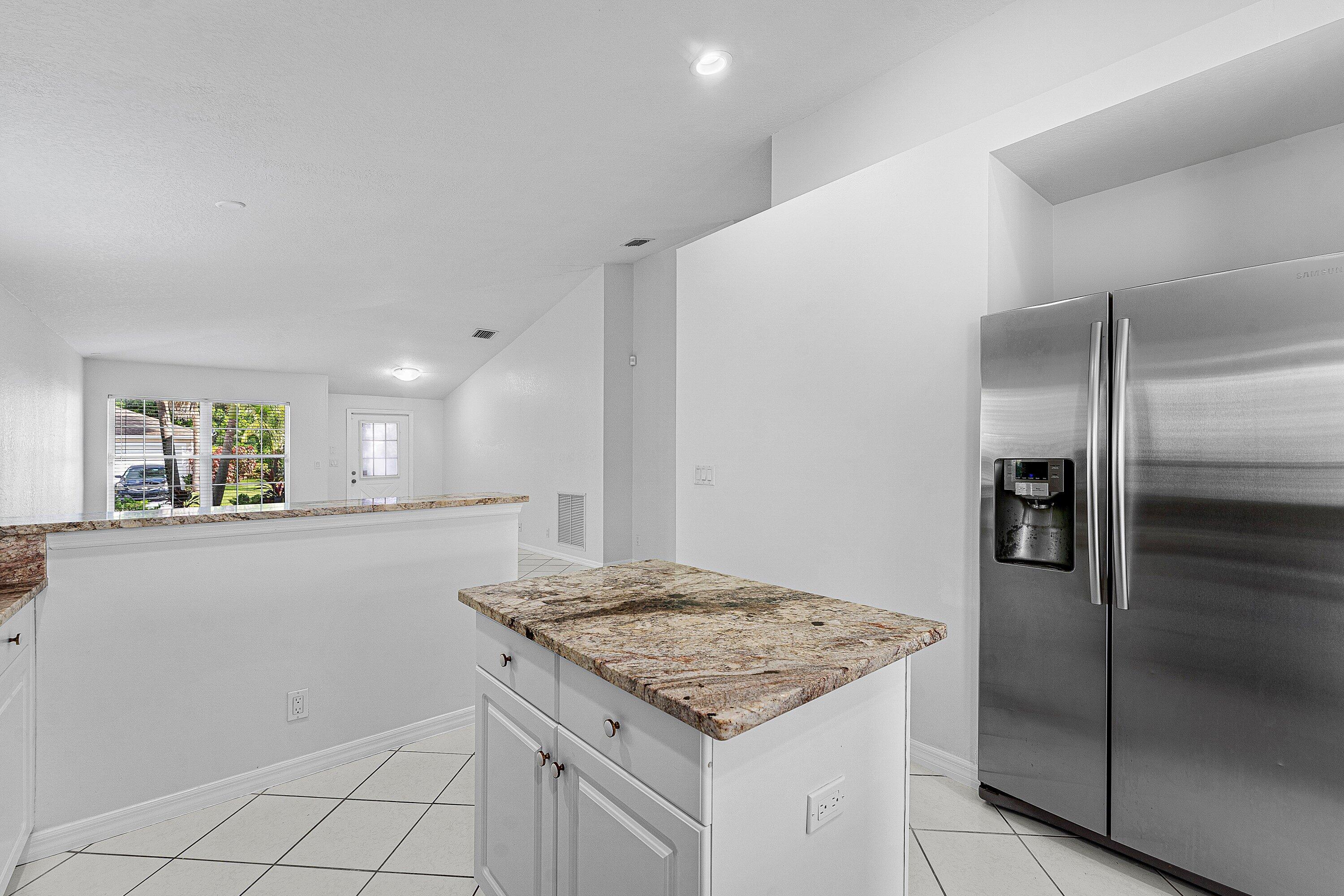 009-5427ClubCircle-Haverhill-FL-33415-SM