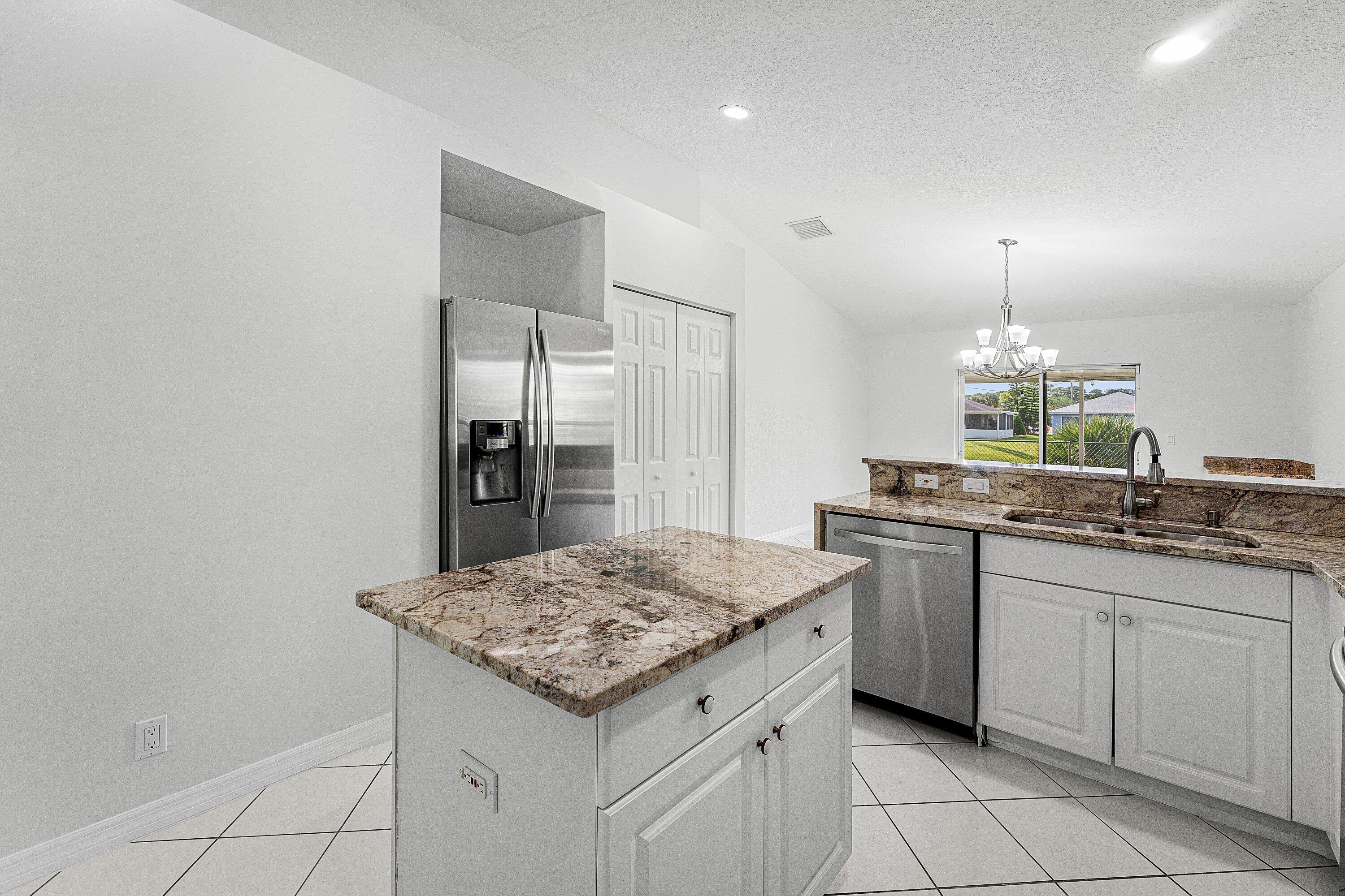 008-5427ClubCircle-Haverhill-FL-33415-SM