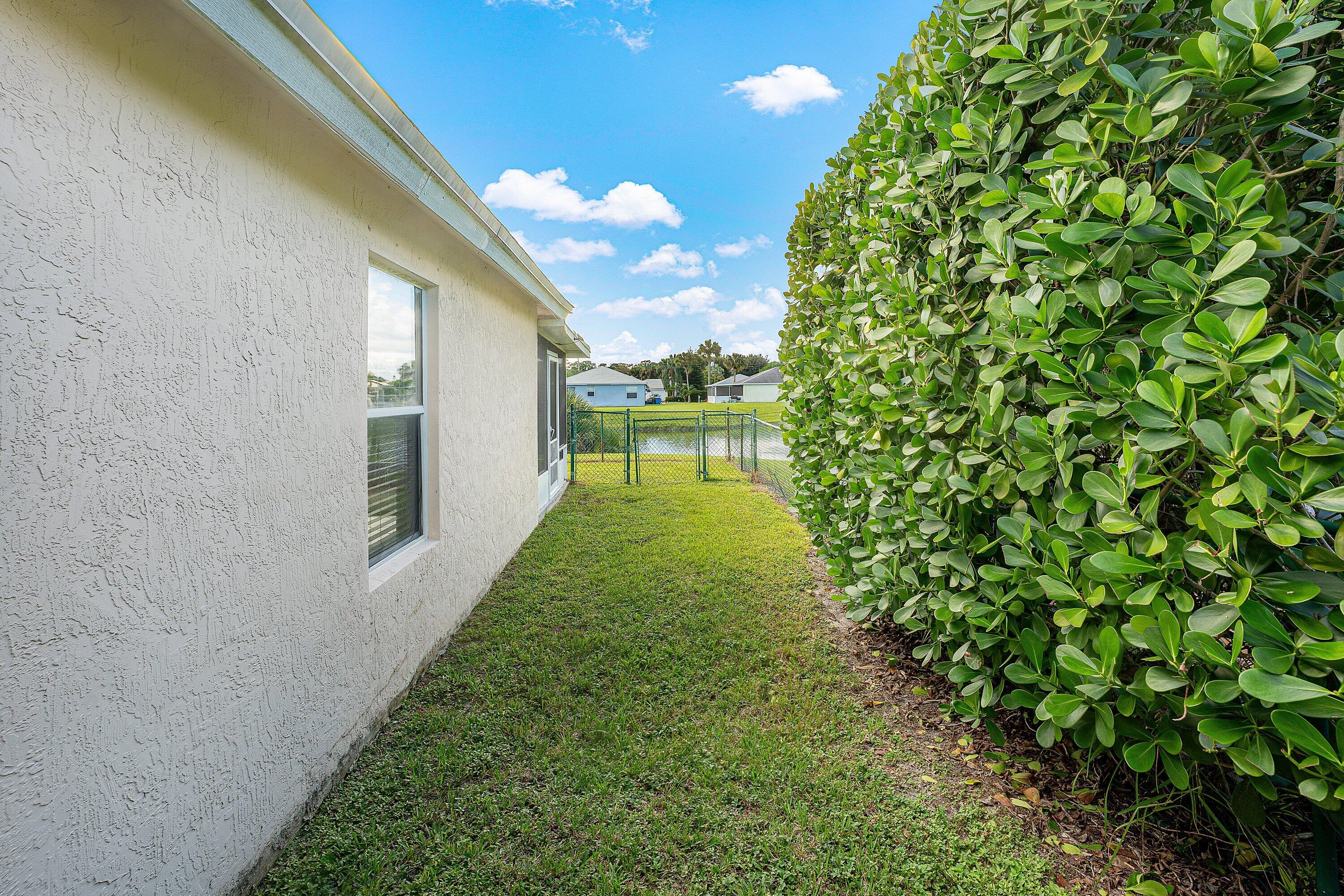 027-5427ClubCircle-Haverhill-FL-33415-SM