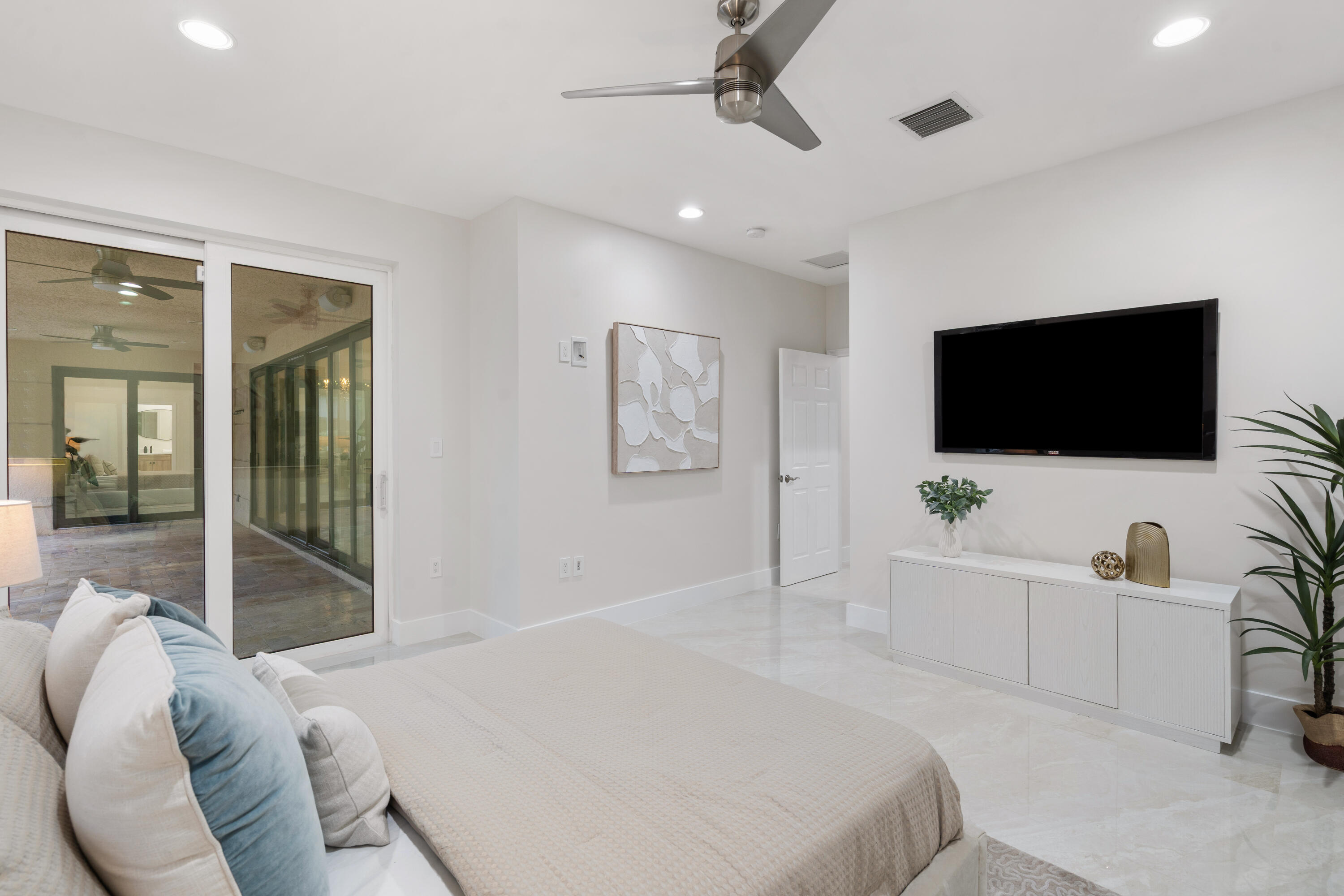 19-2701 NE 2nd Ave Wilton Manros, FL-119