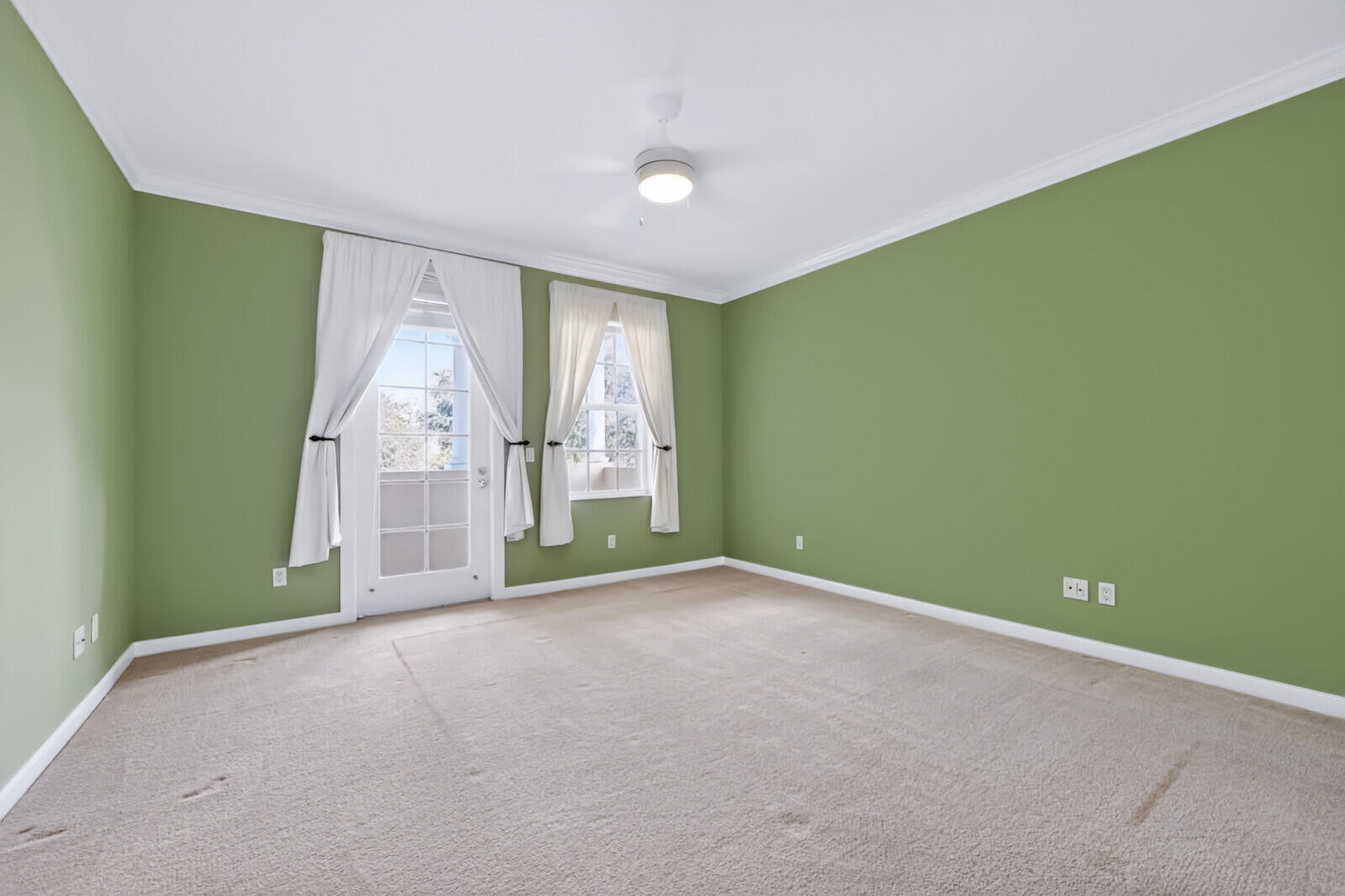 Upstairs 1st primary suite
