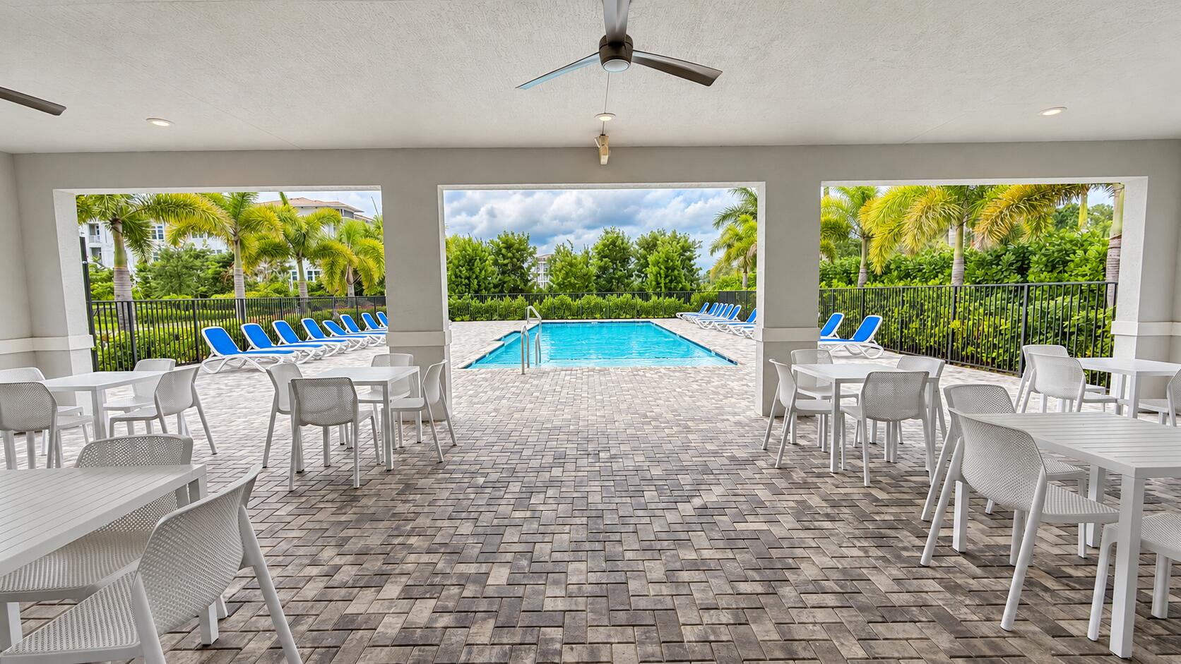 Piscina_y_Clubhouse_07