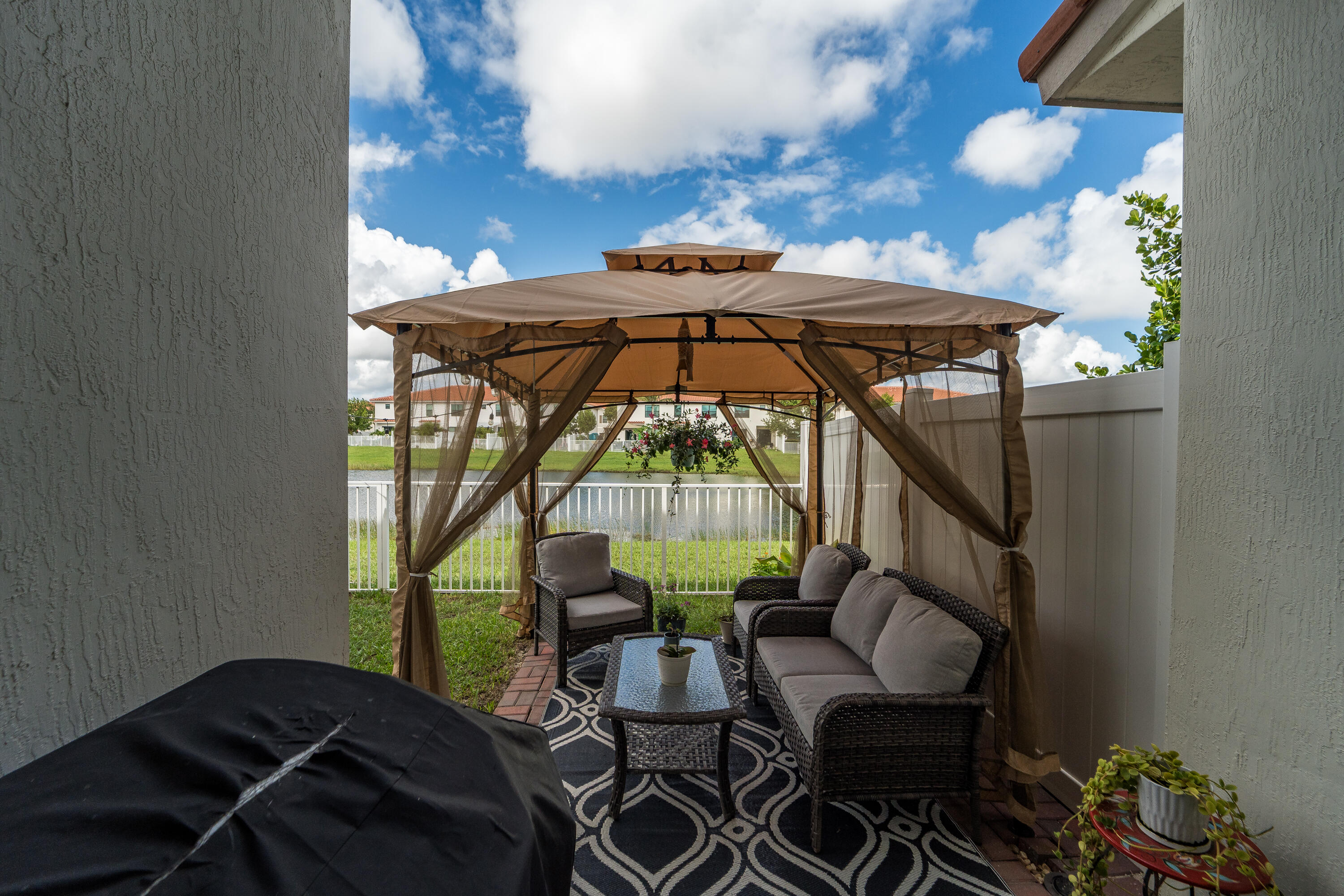 Lanai Lake View
