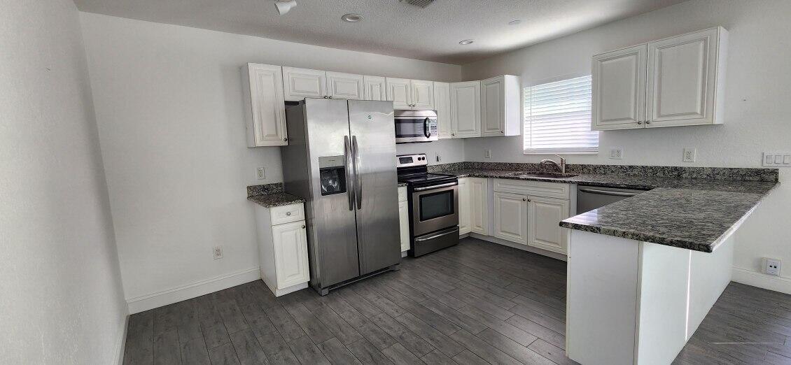 1408 Florida A Kitchen