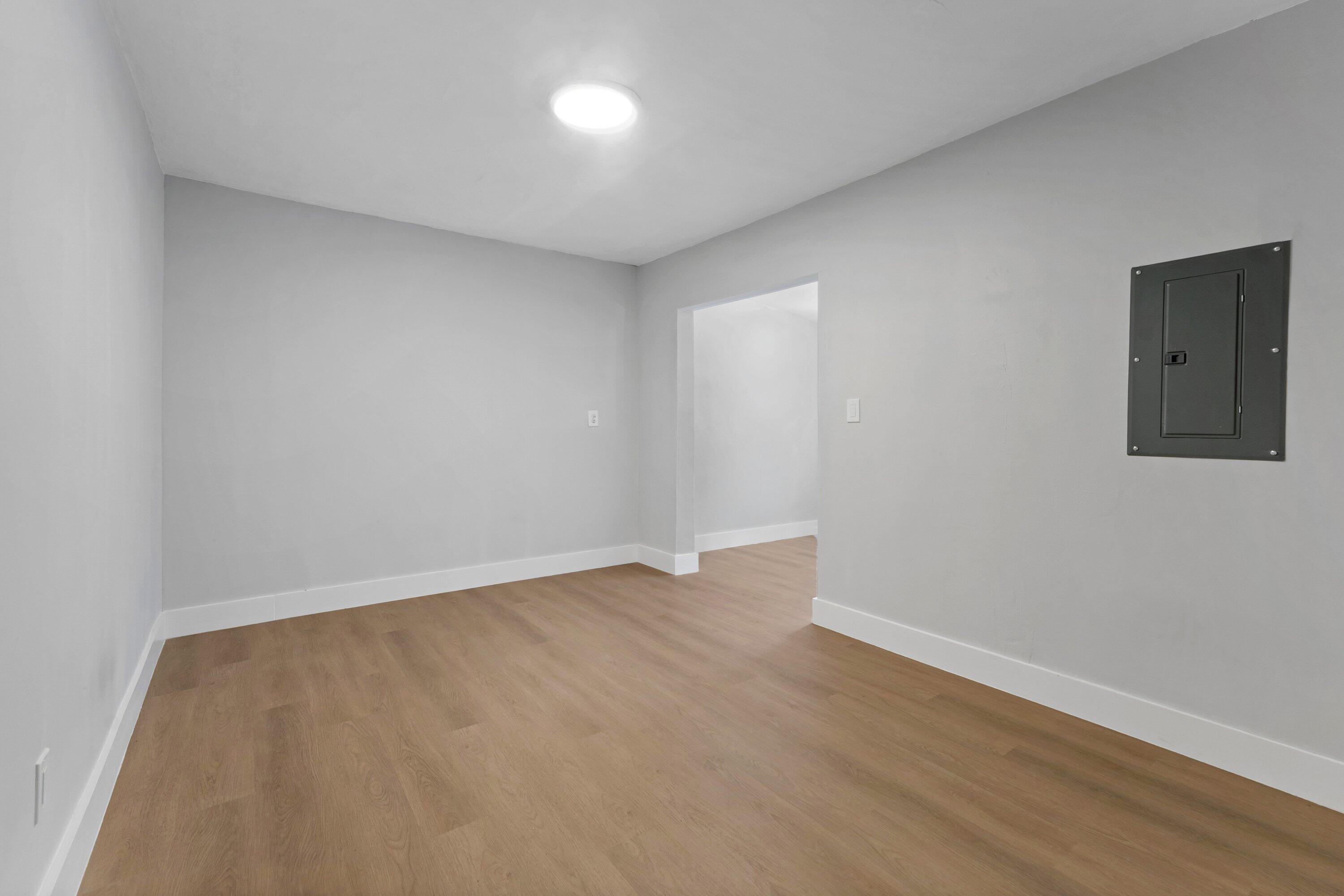 009-4561LakeAvenue-6-WestPalmBeach-FL-33