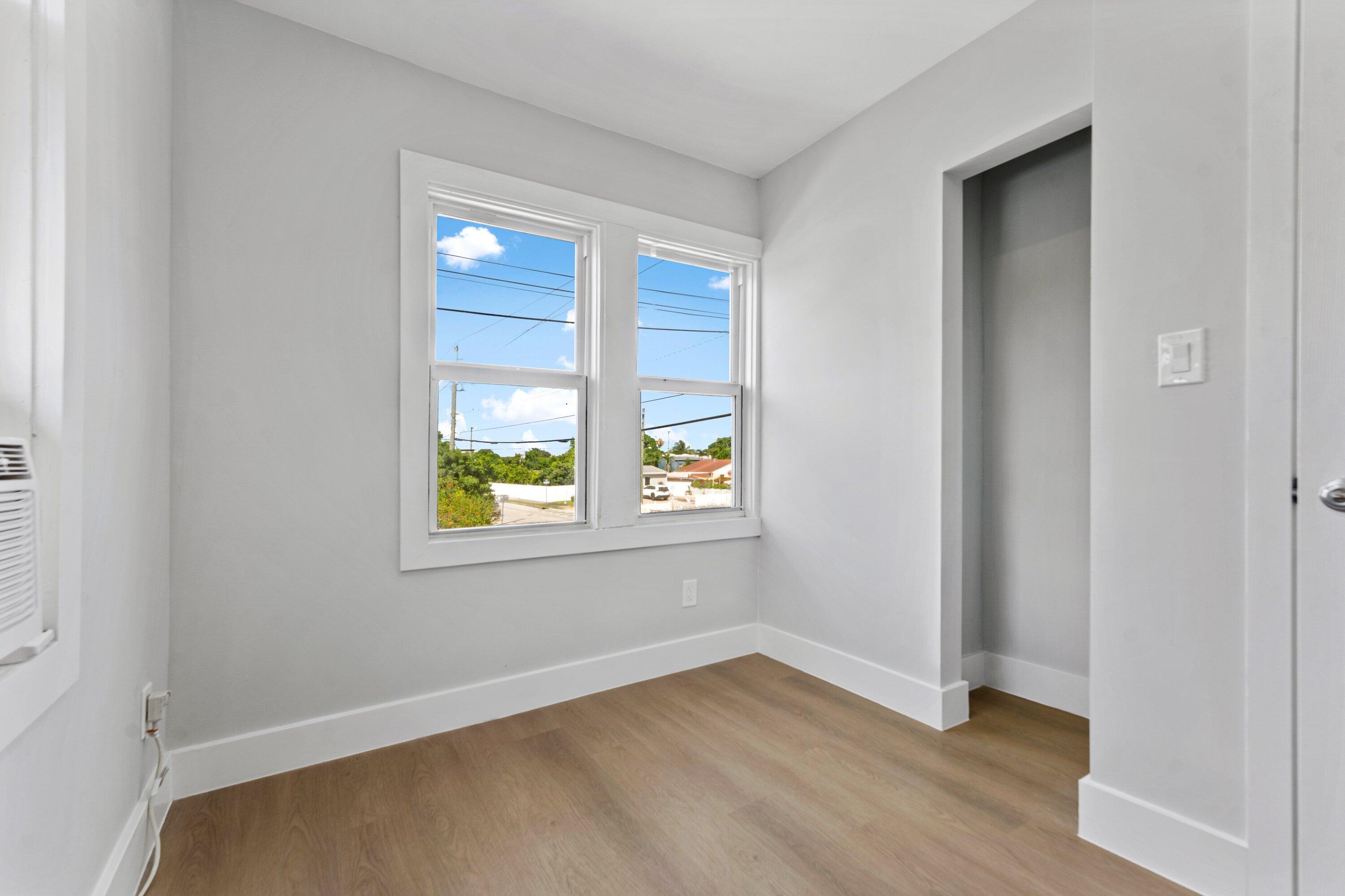 005-4561LakeAvenue-6-WestPalmBeach-FL-33