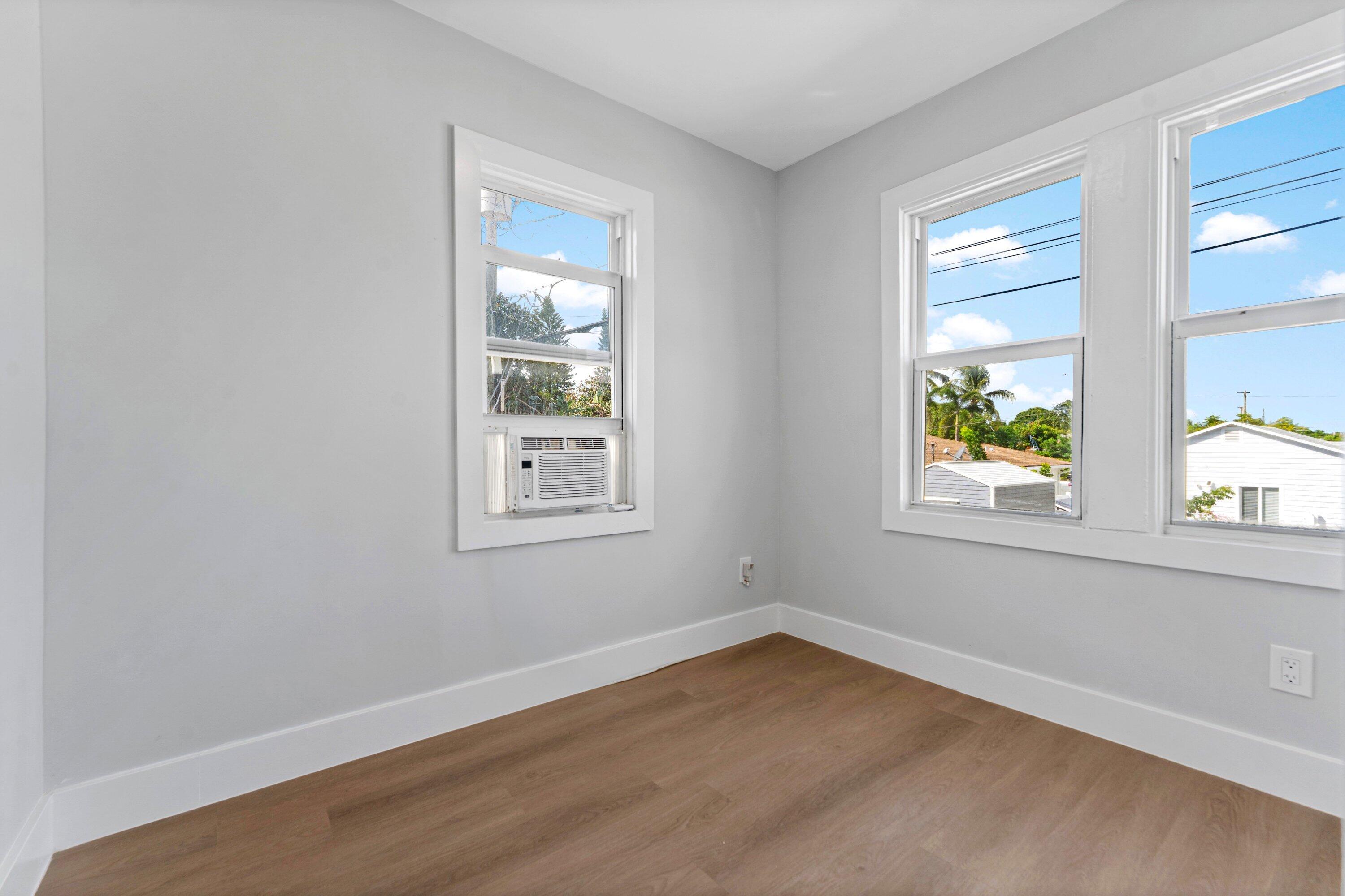 006-4561LakeAvenue-6-WestPalmBeach-FL-33