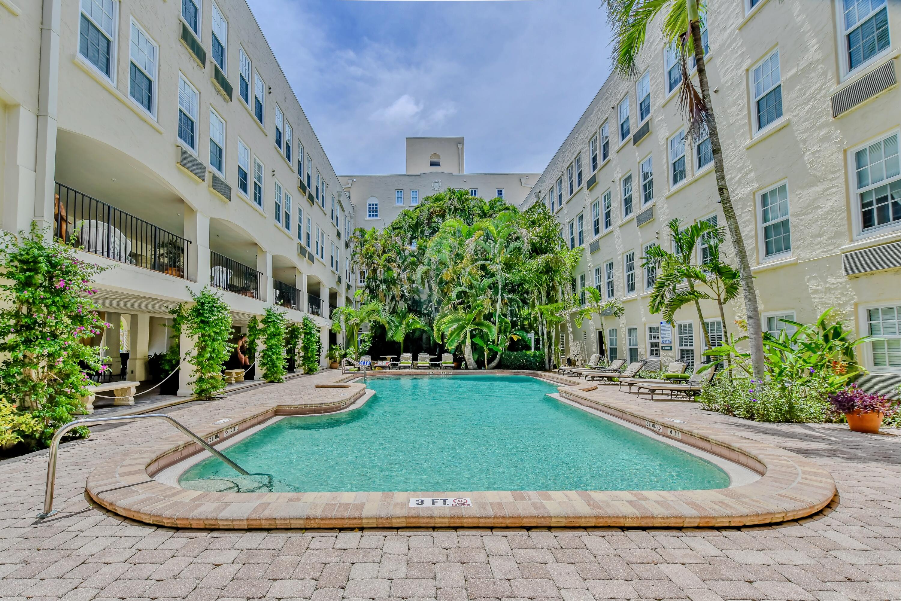 Palm Beach Hotel - Pool Area
