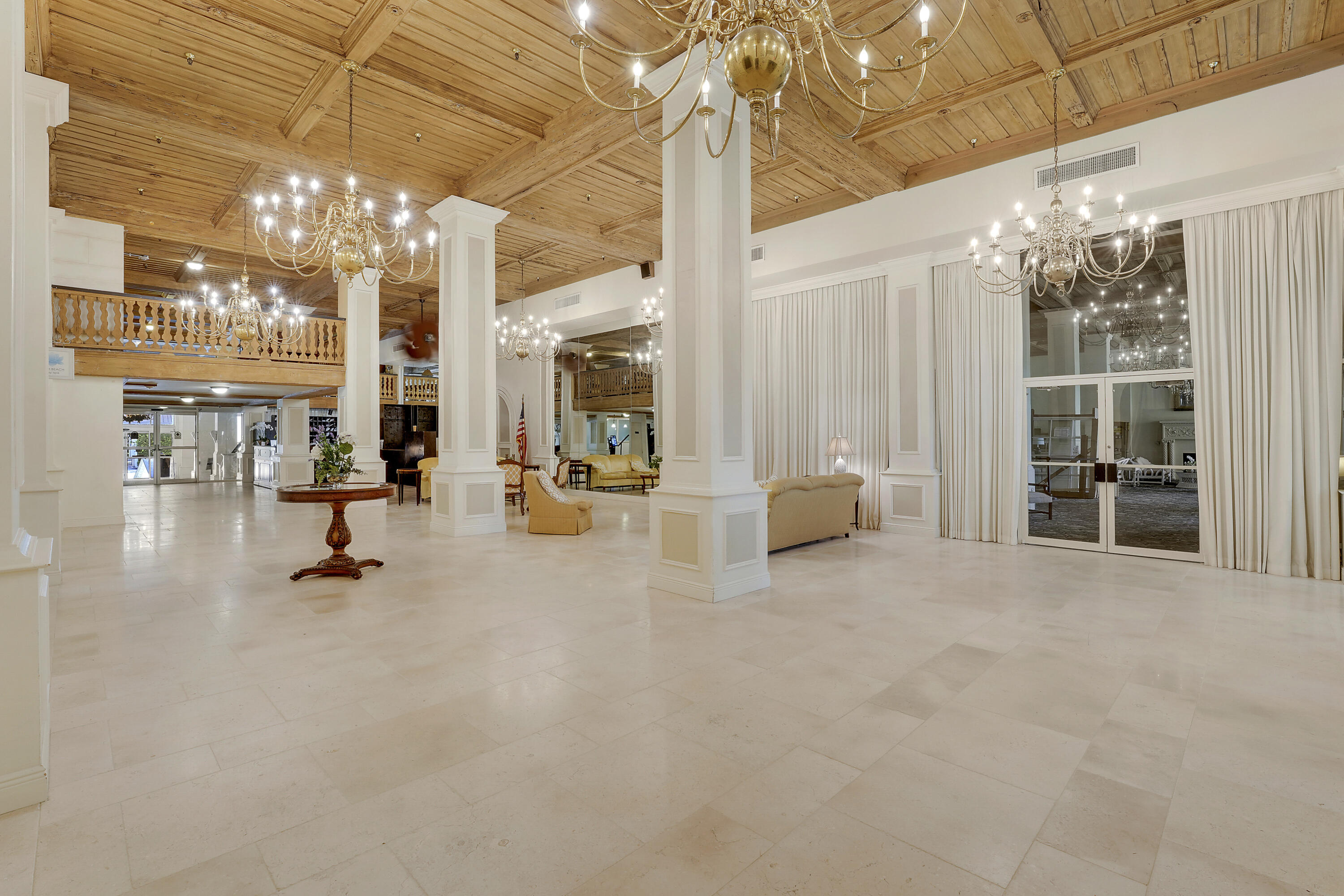 Palm Beach Hotel - Lobby