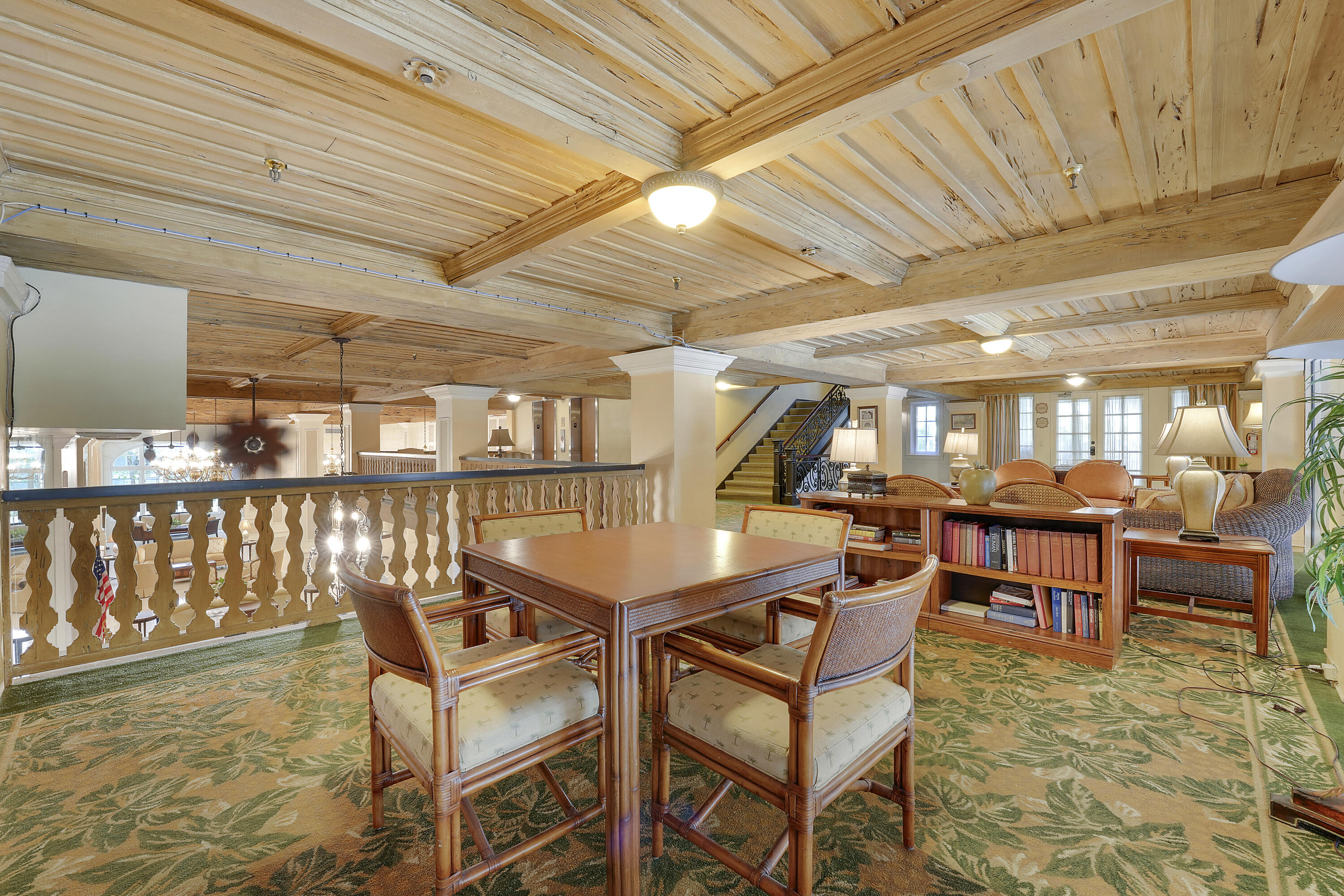 Palm Beach Hotel - Library